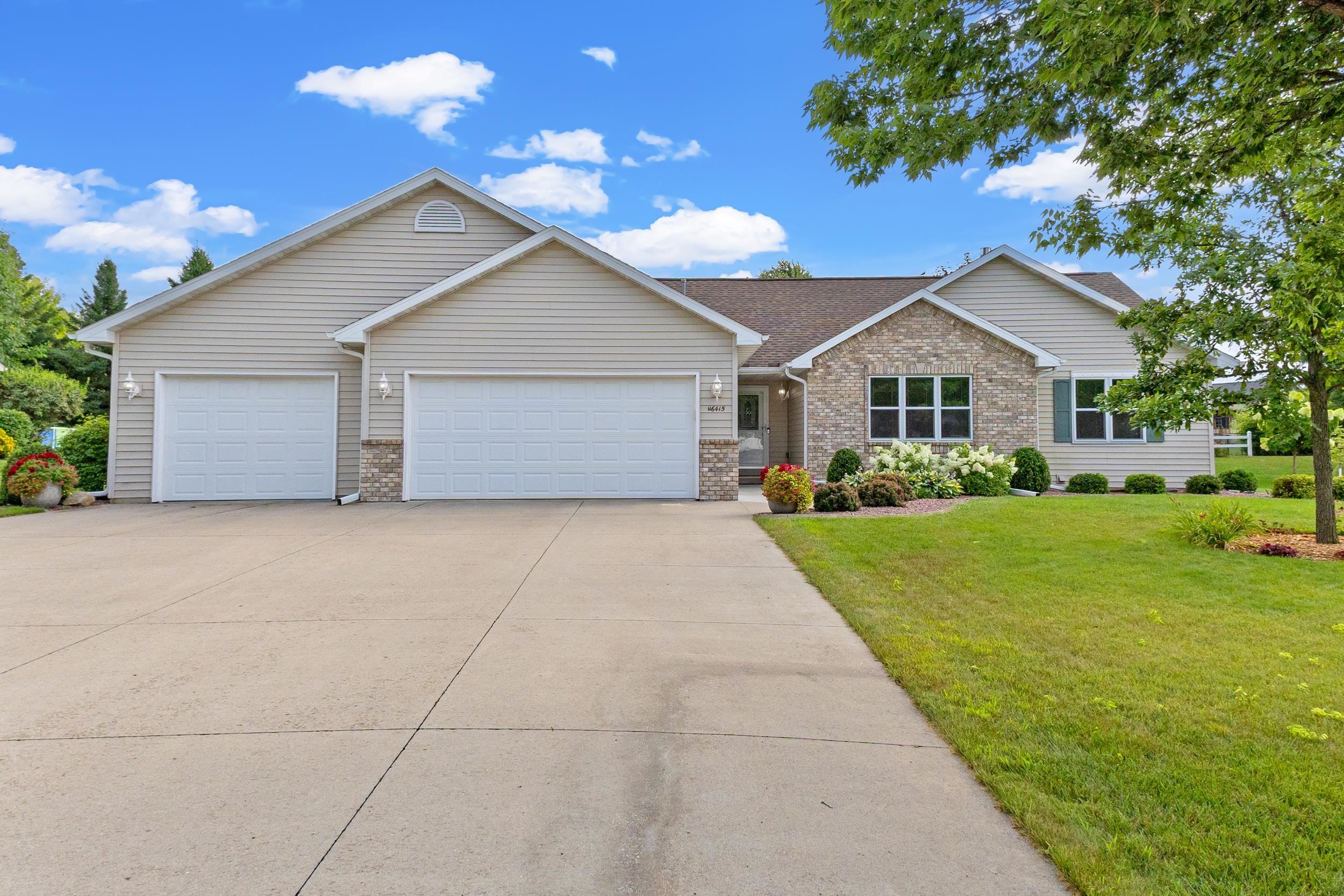 W6415 BOONESBOROUGH Drive