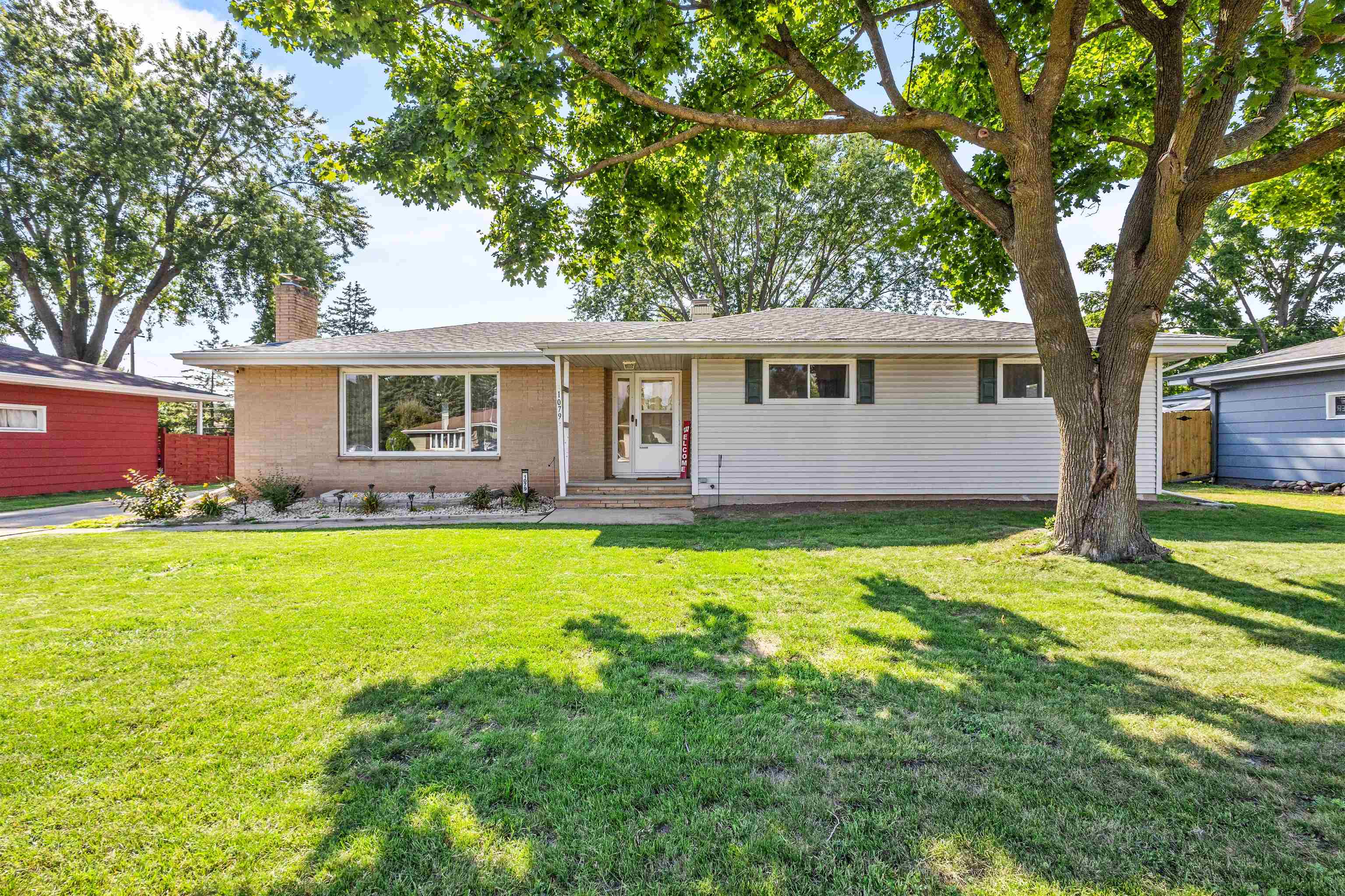 1079 MEADOW Lane