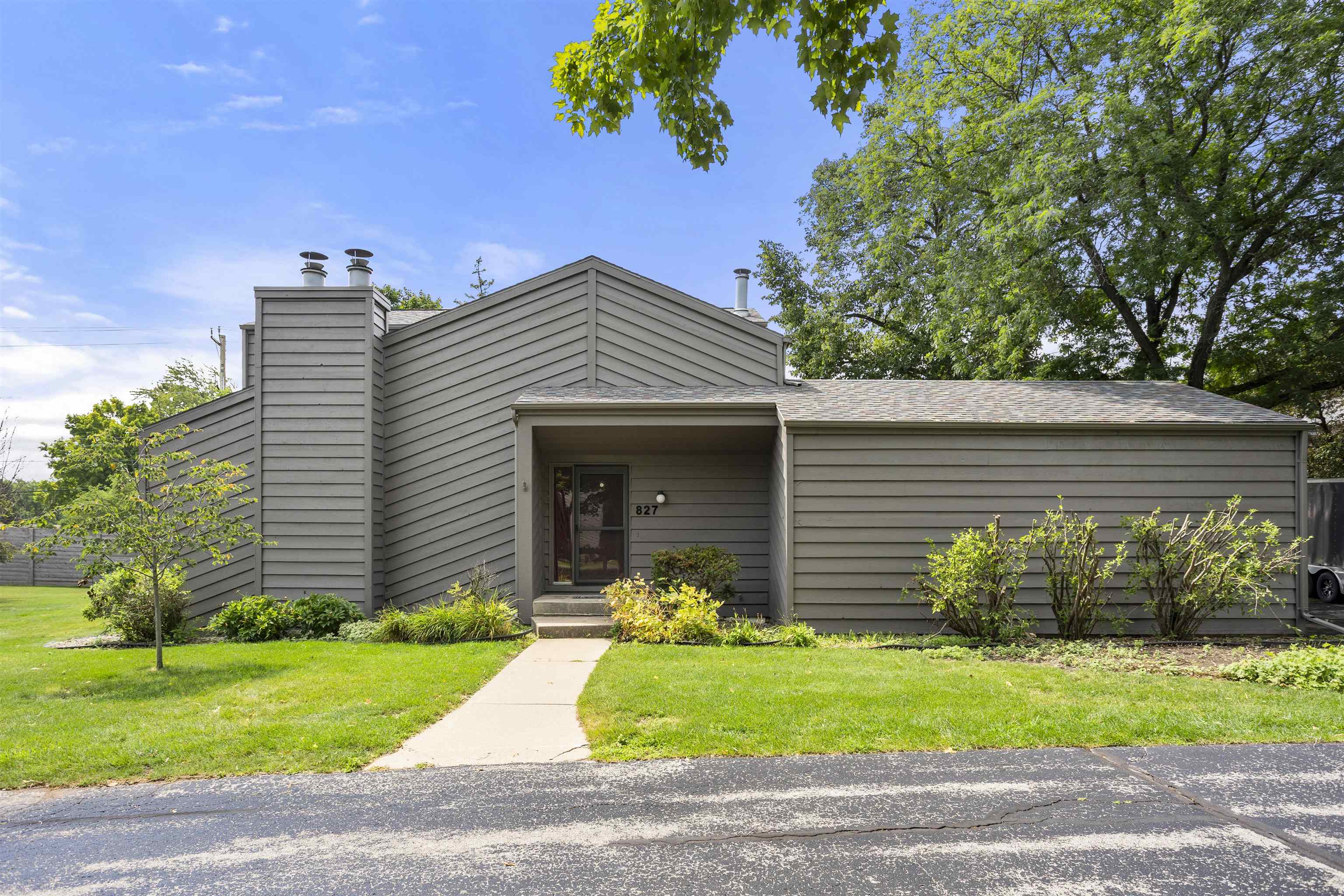 827 E WINDFIELD Place