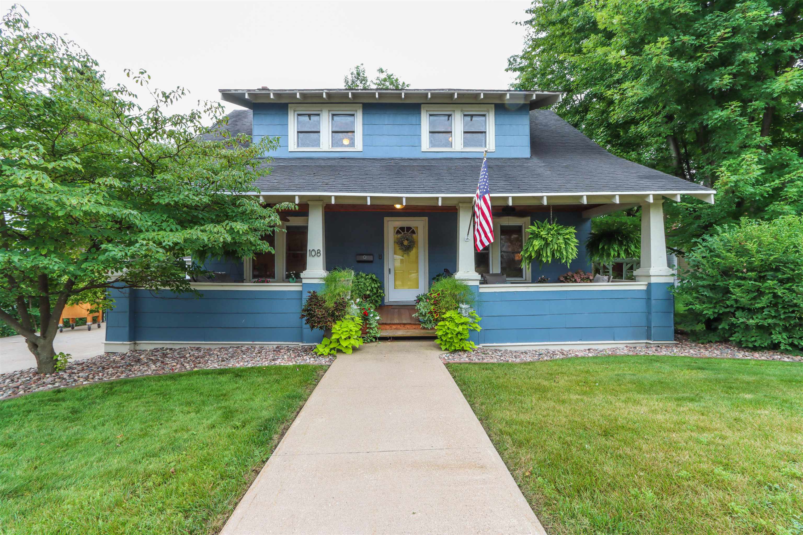 108 E LAKE Street