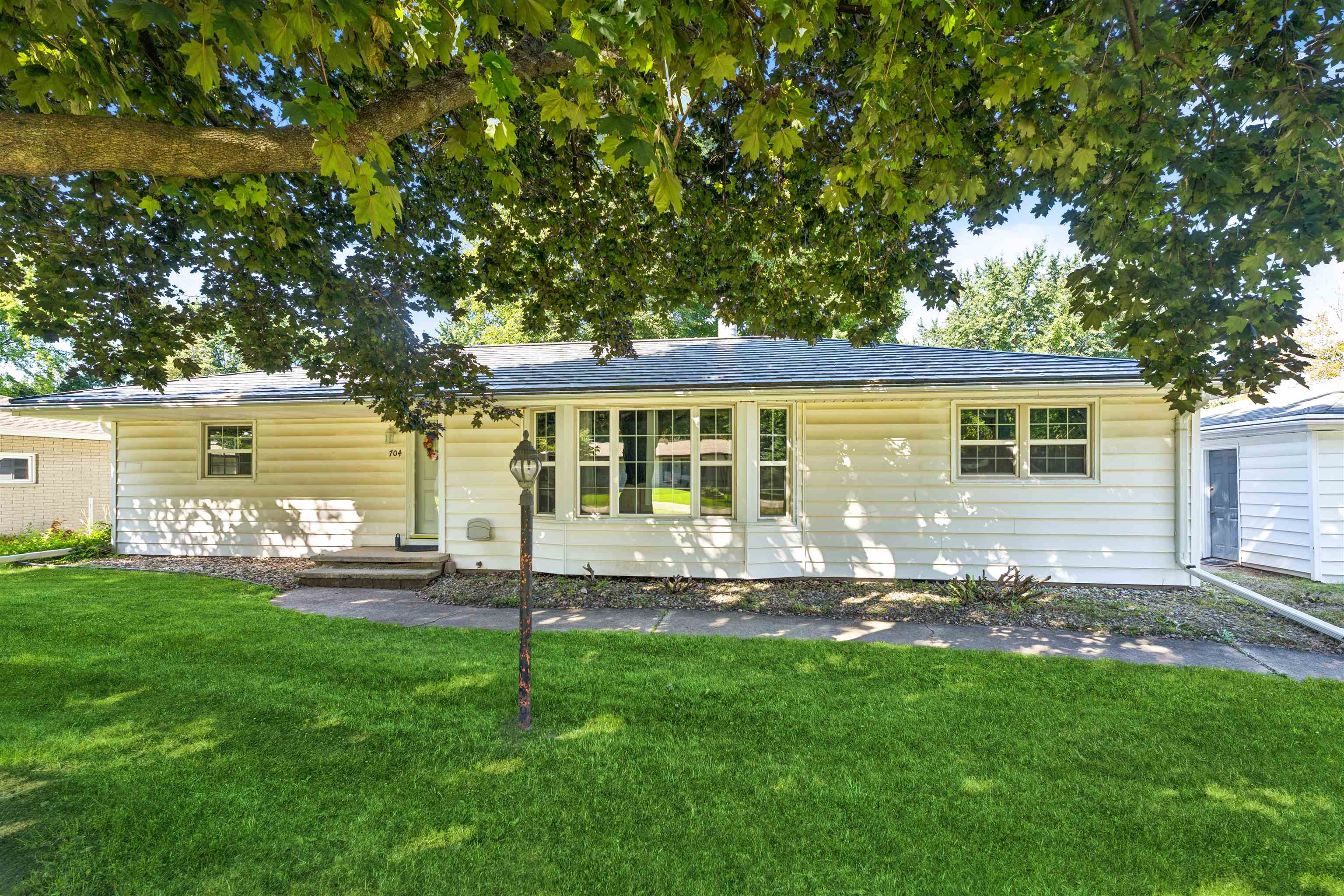 704 VERA Avenue