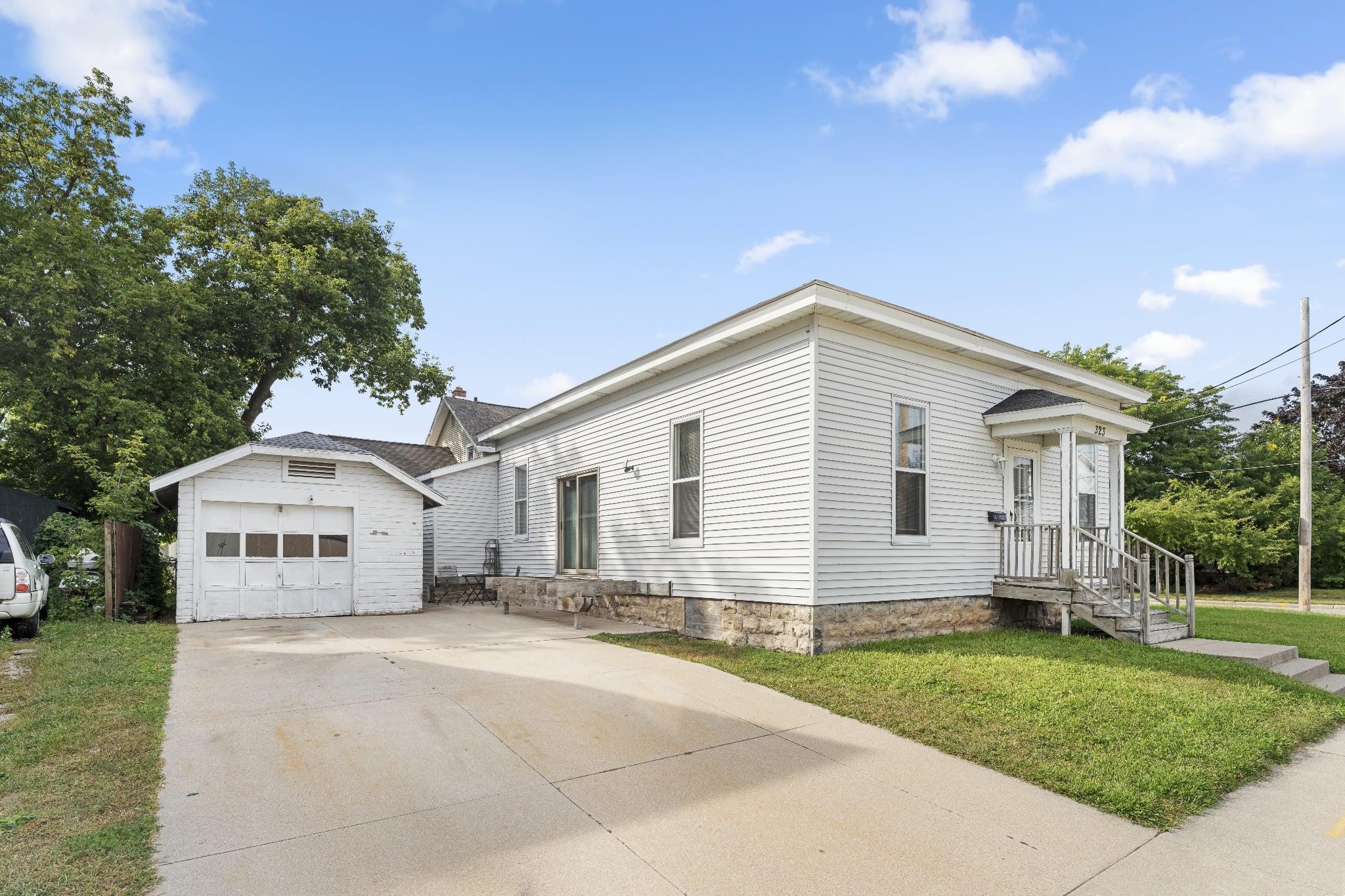 323 BOWEN Street