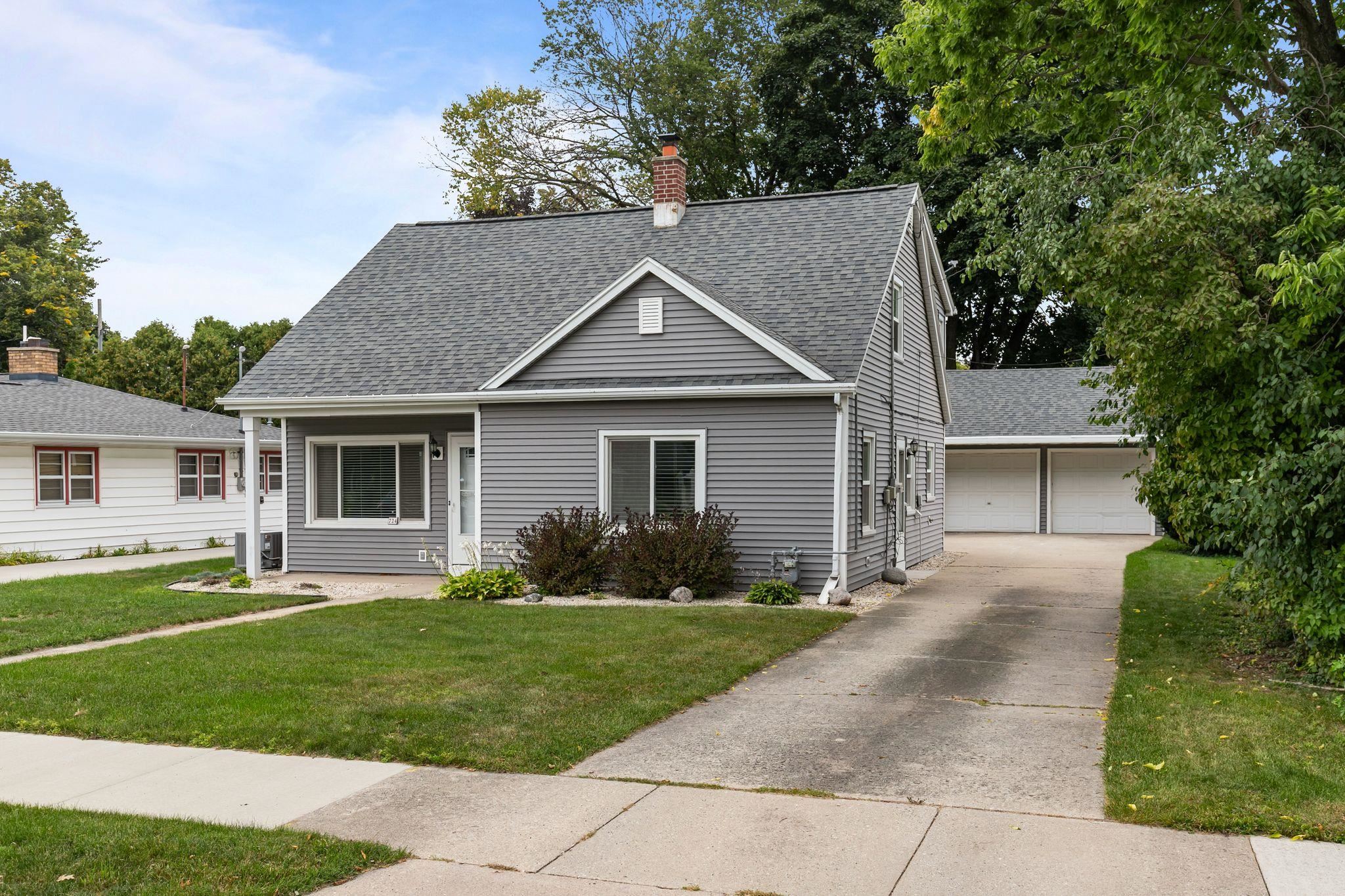 724 MITCHELL Street