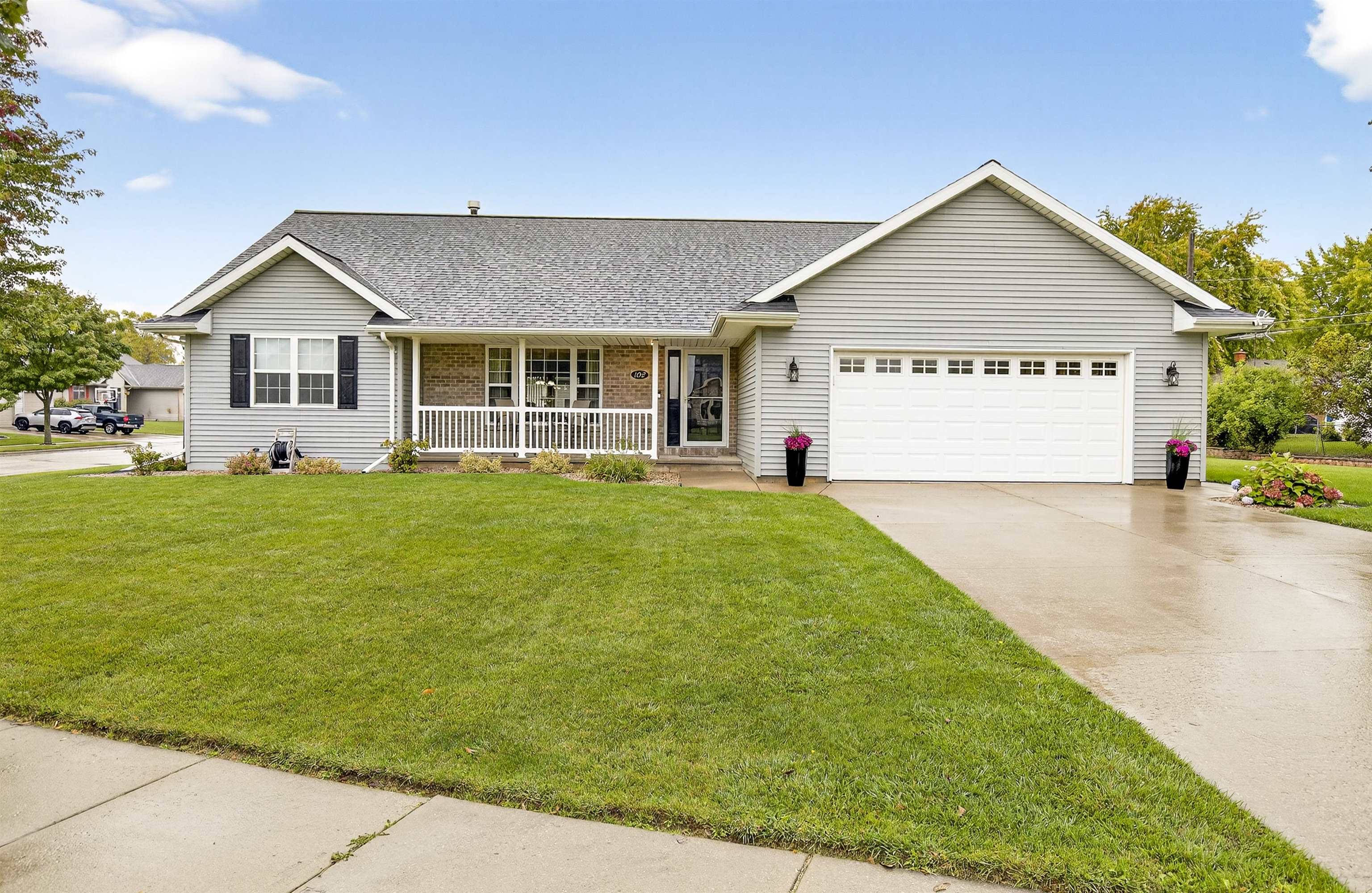 102 HIDDEN RIDGES Way