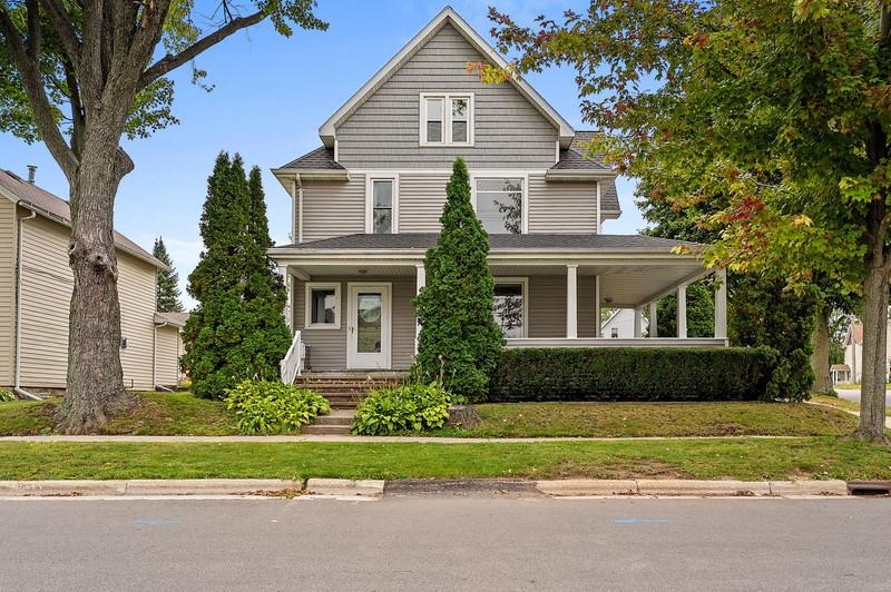 700 DESNOYER Street