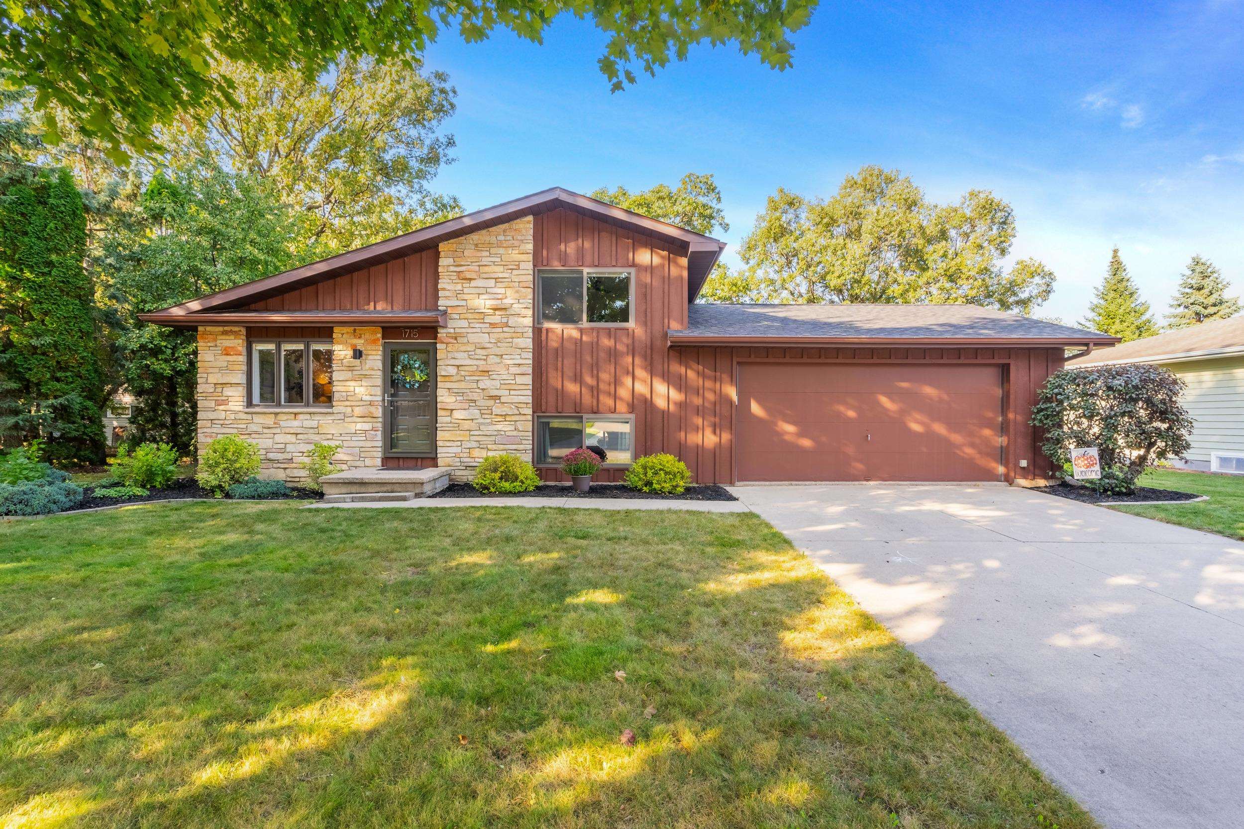 1715 VILLA PARK Drive