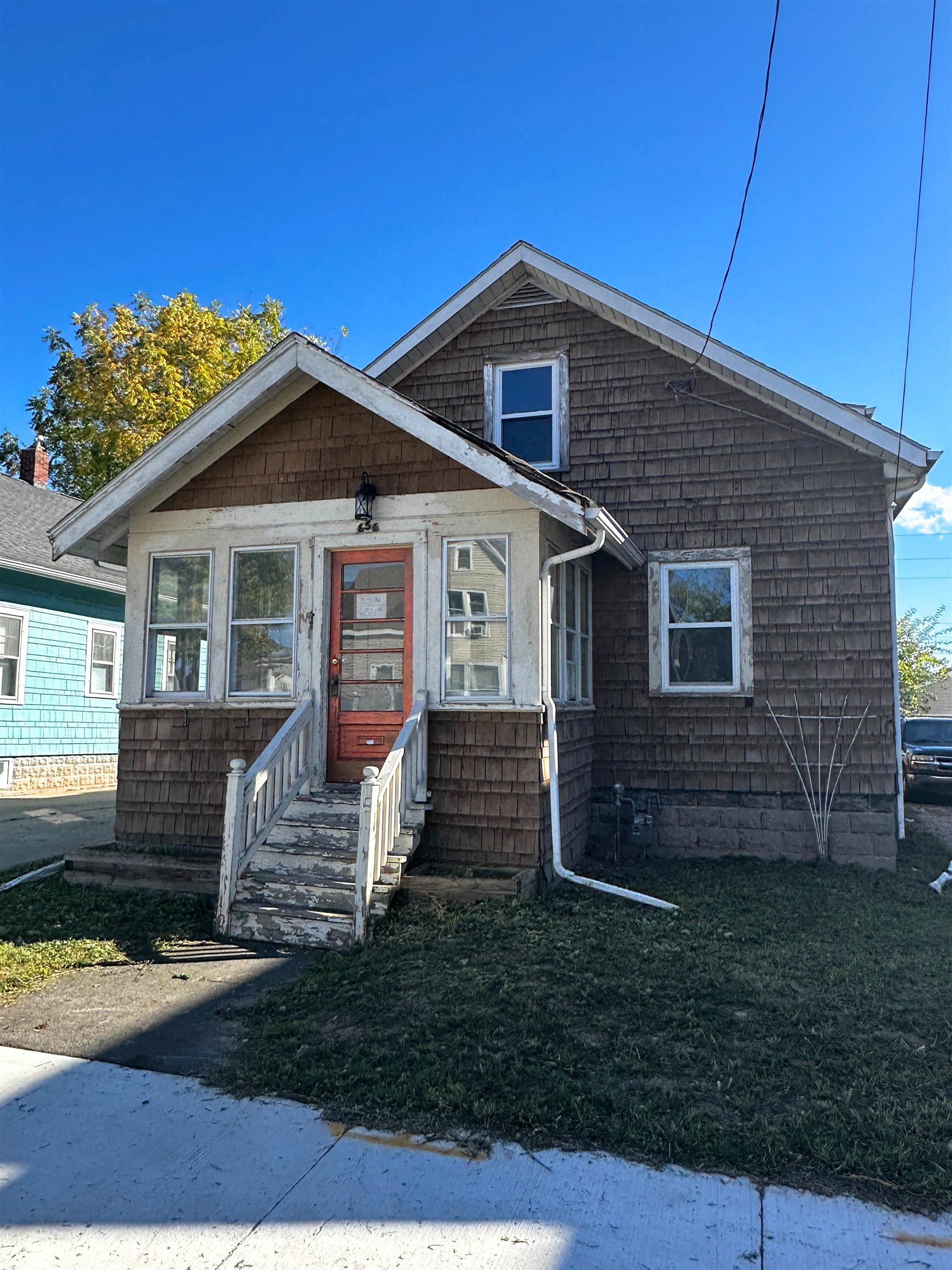 656 GRAND Street