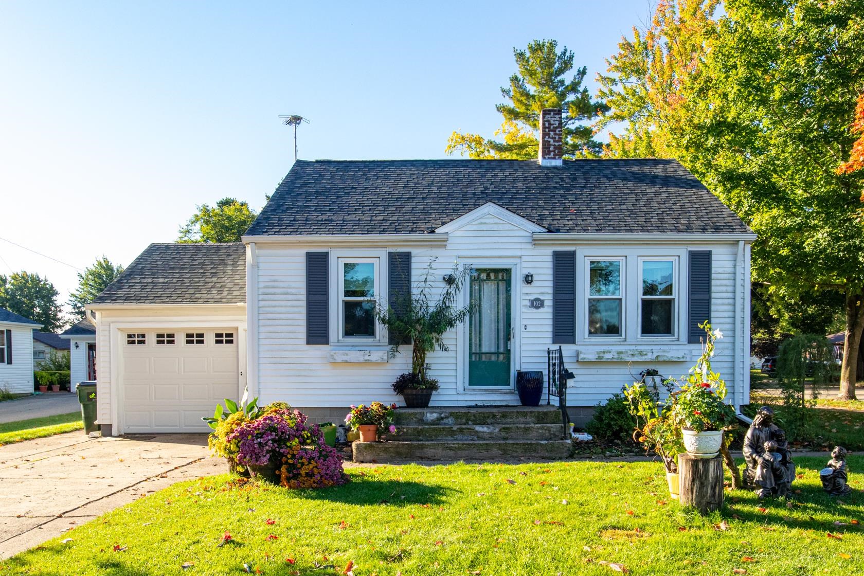 102 E CAMERON Street