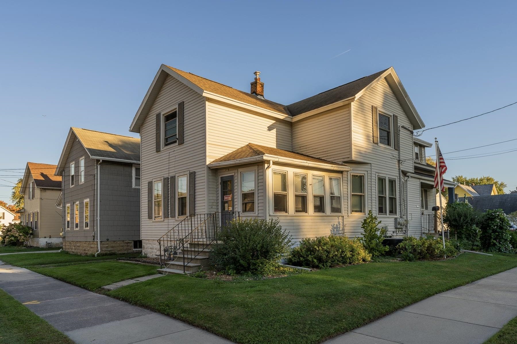 457 W 12TH Avenue