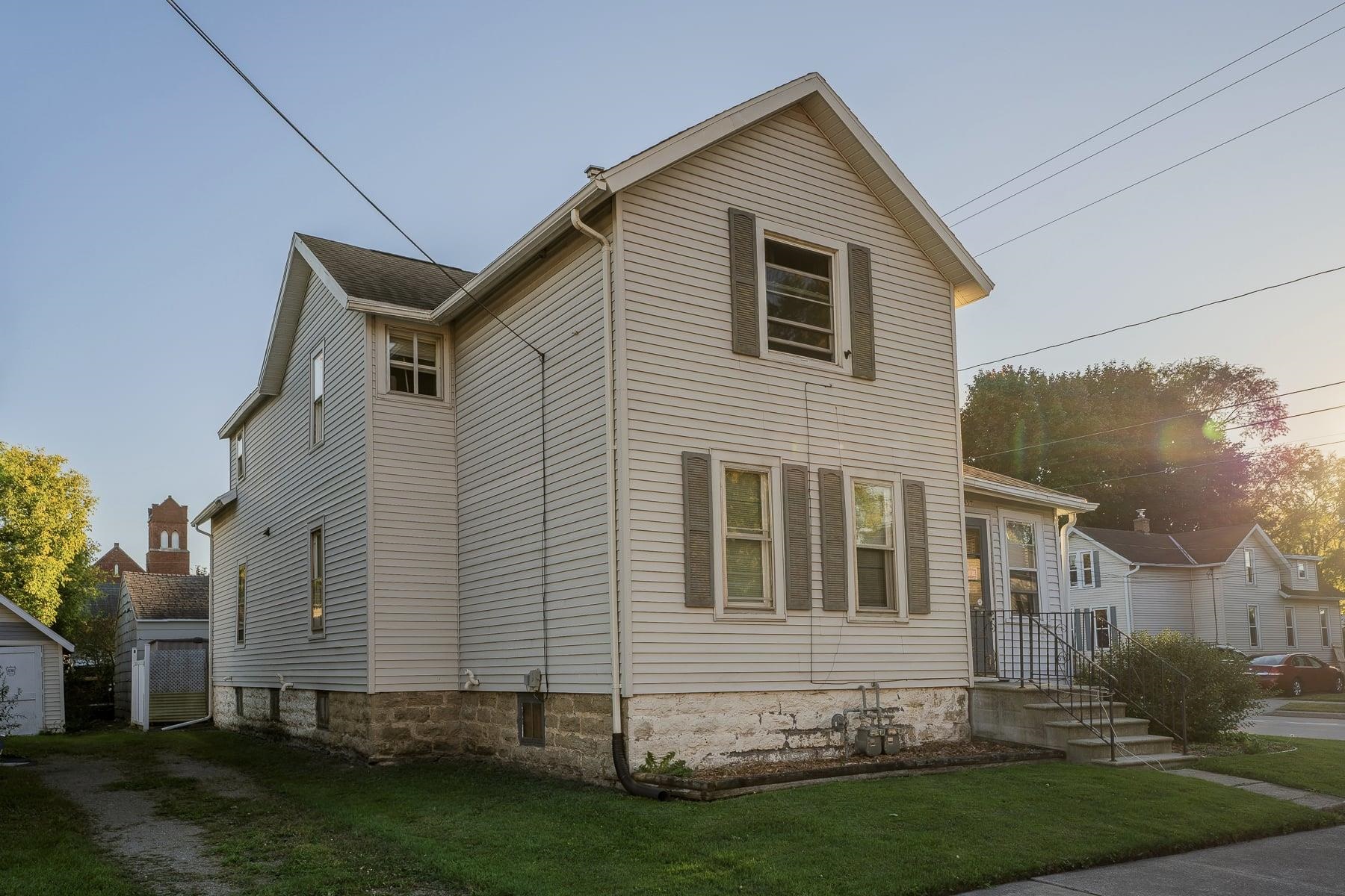 457 W 12TH Avenue