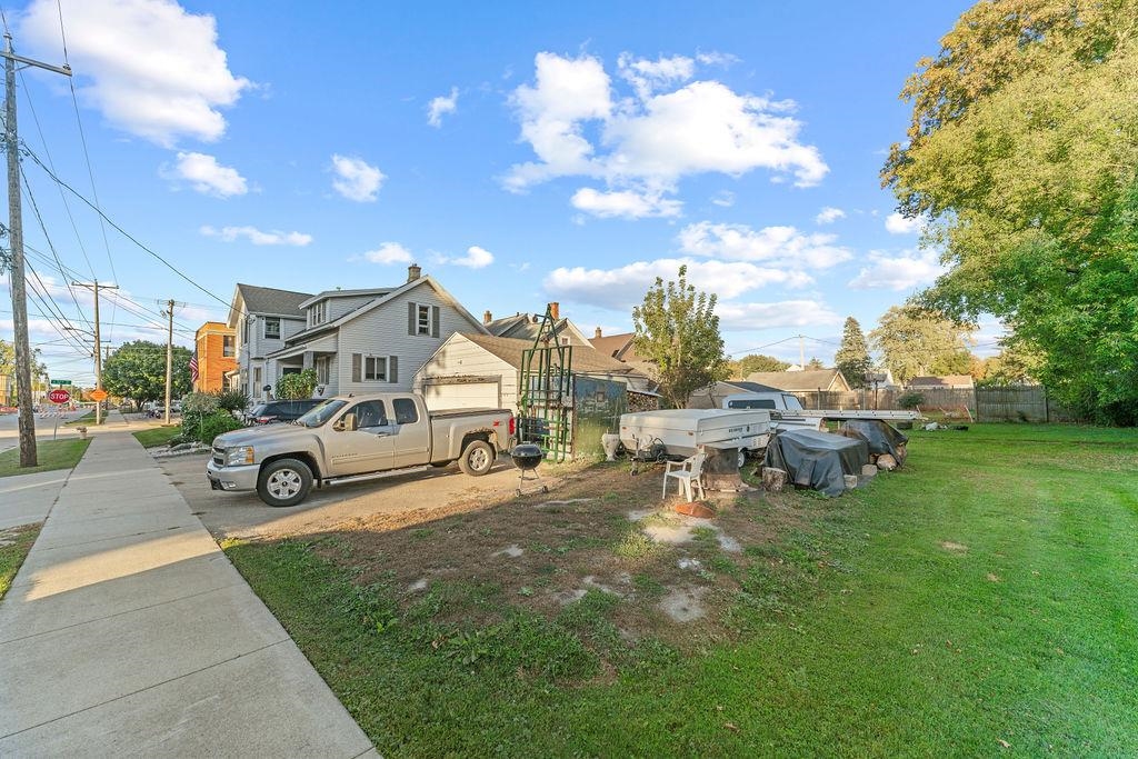 457 W 12TH Avenue
