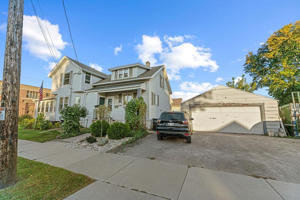 457 W 12TH Avenue
