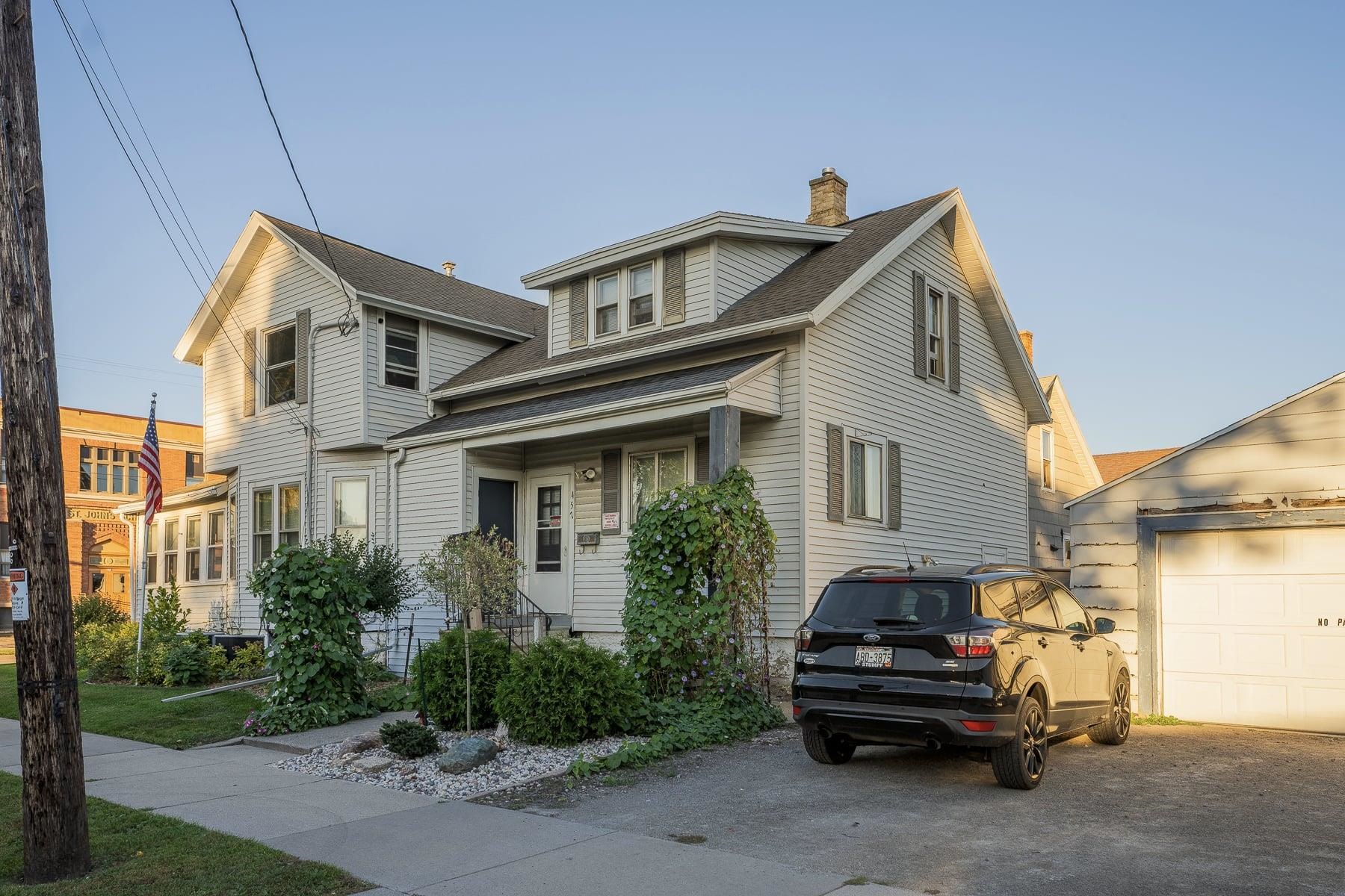 457 W 12TH Avenue