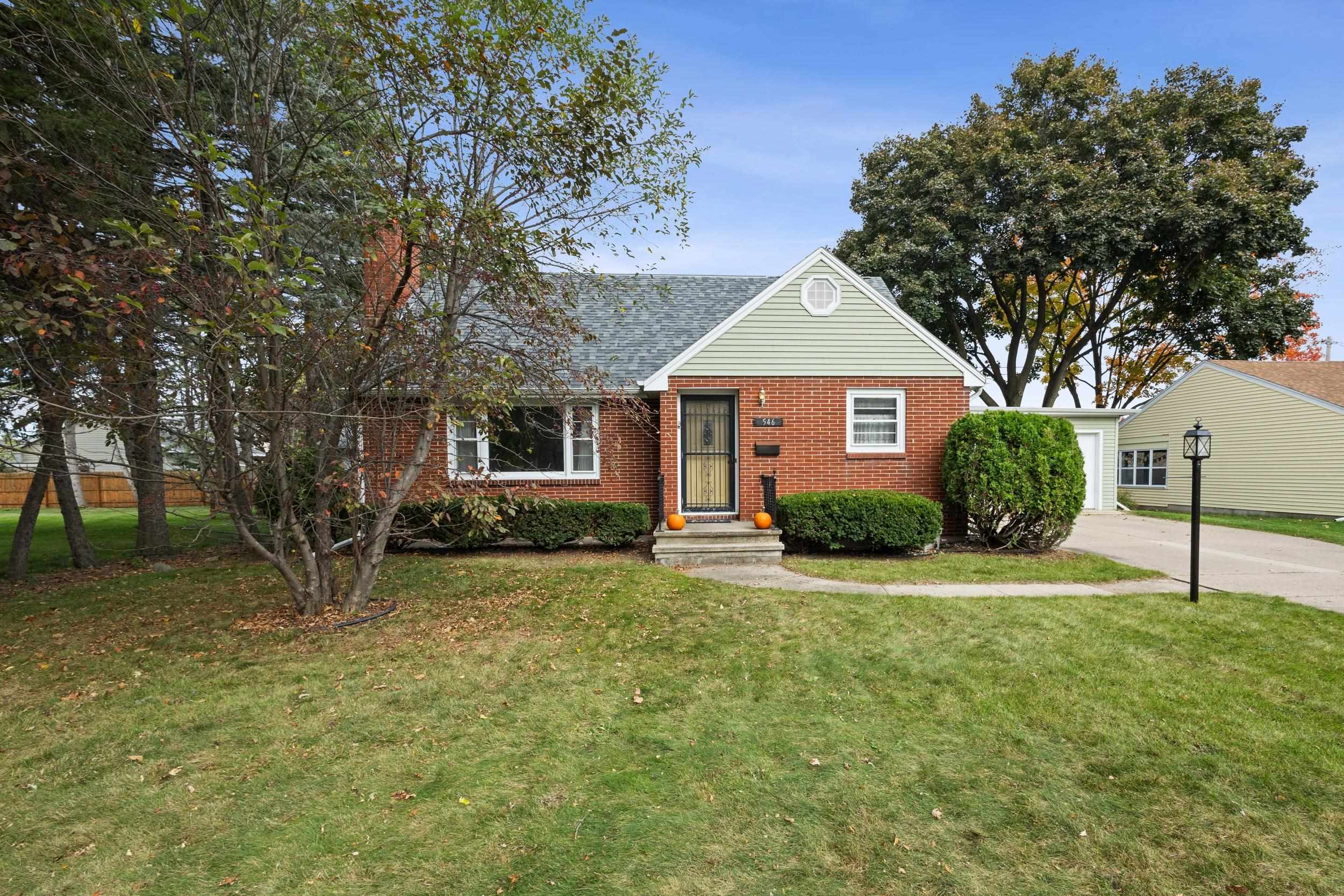 546 BELMONT Avenue