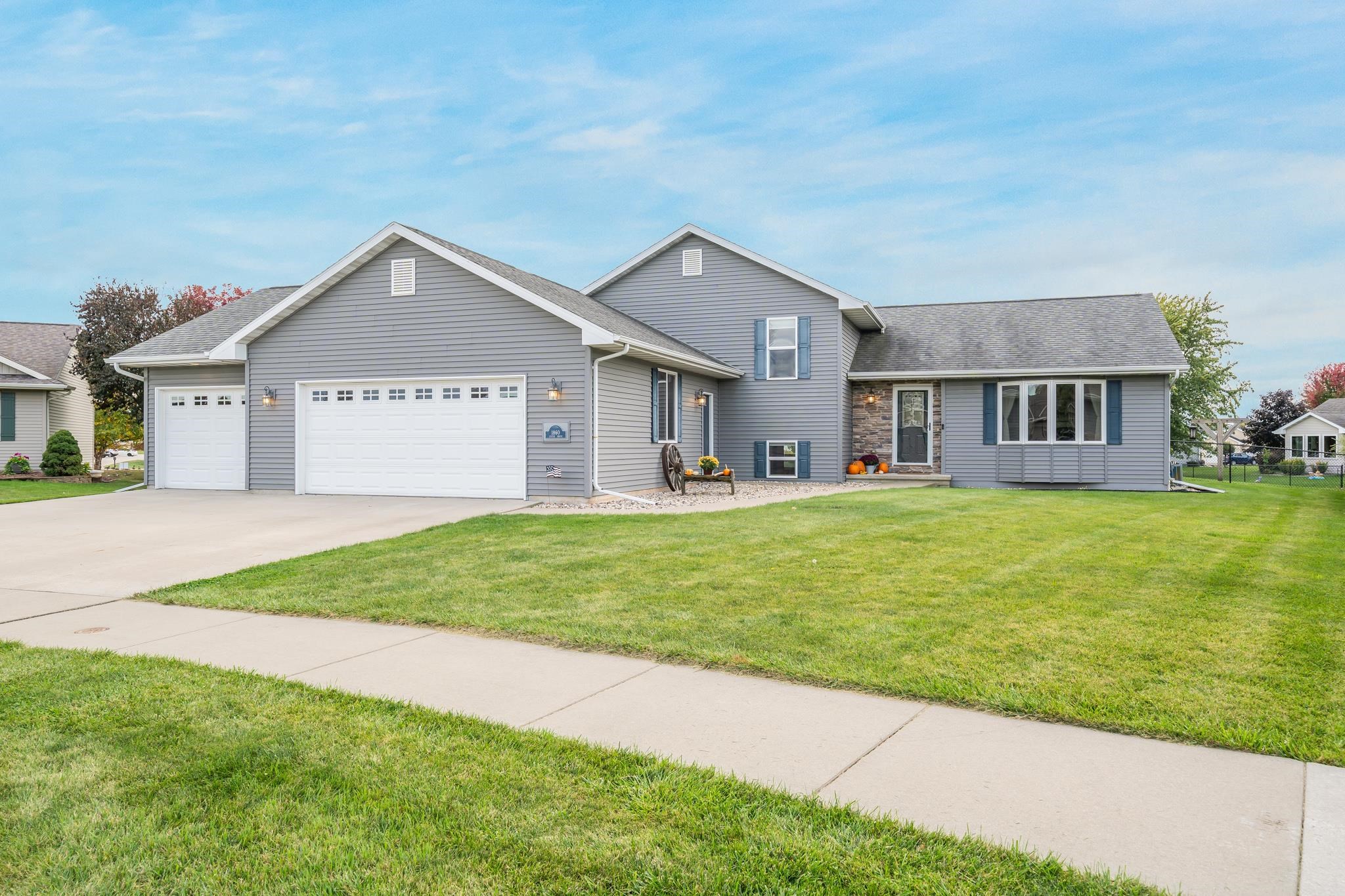 1860 JUSTIN Drive