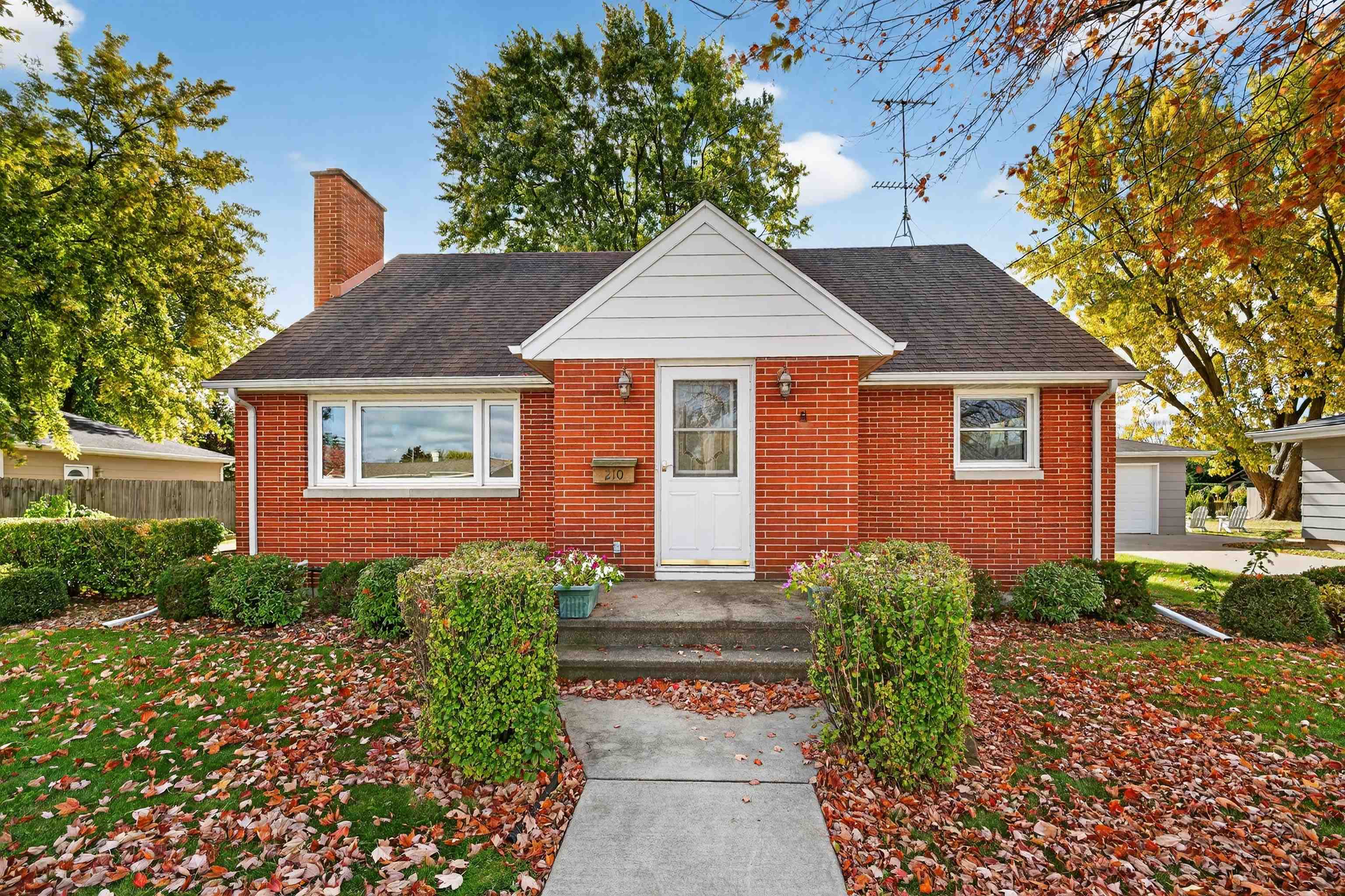 210 W PECKHAM Street