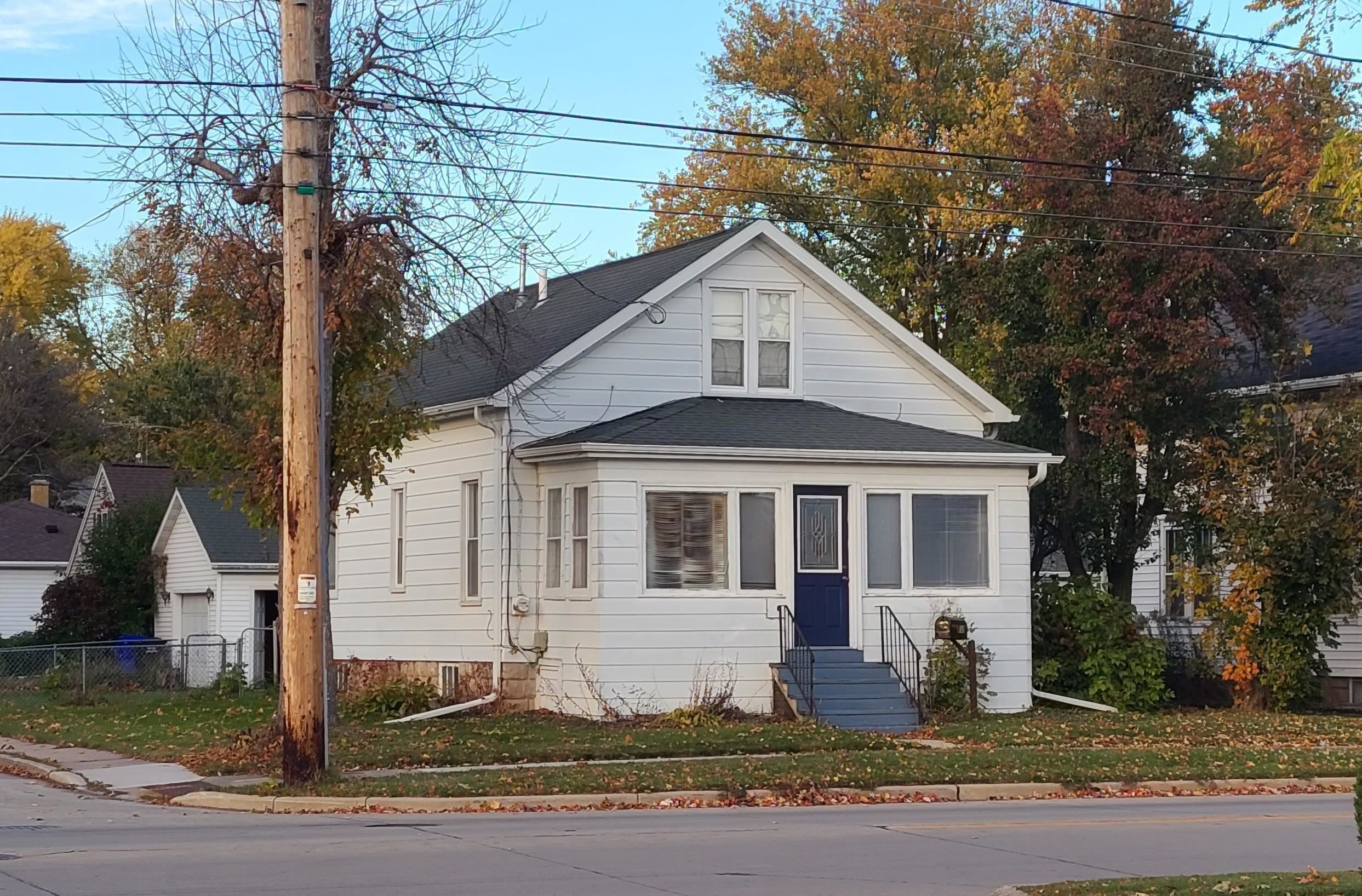 1326 W SPENCER Street
