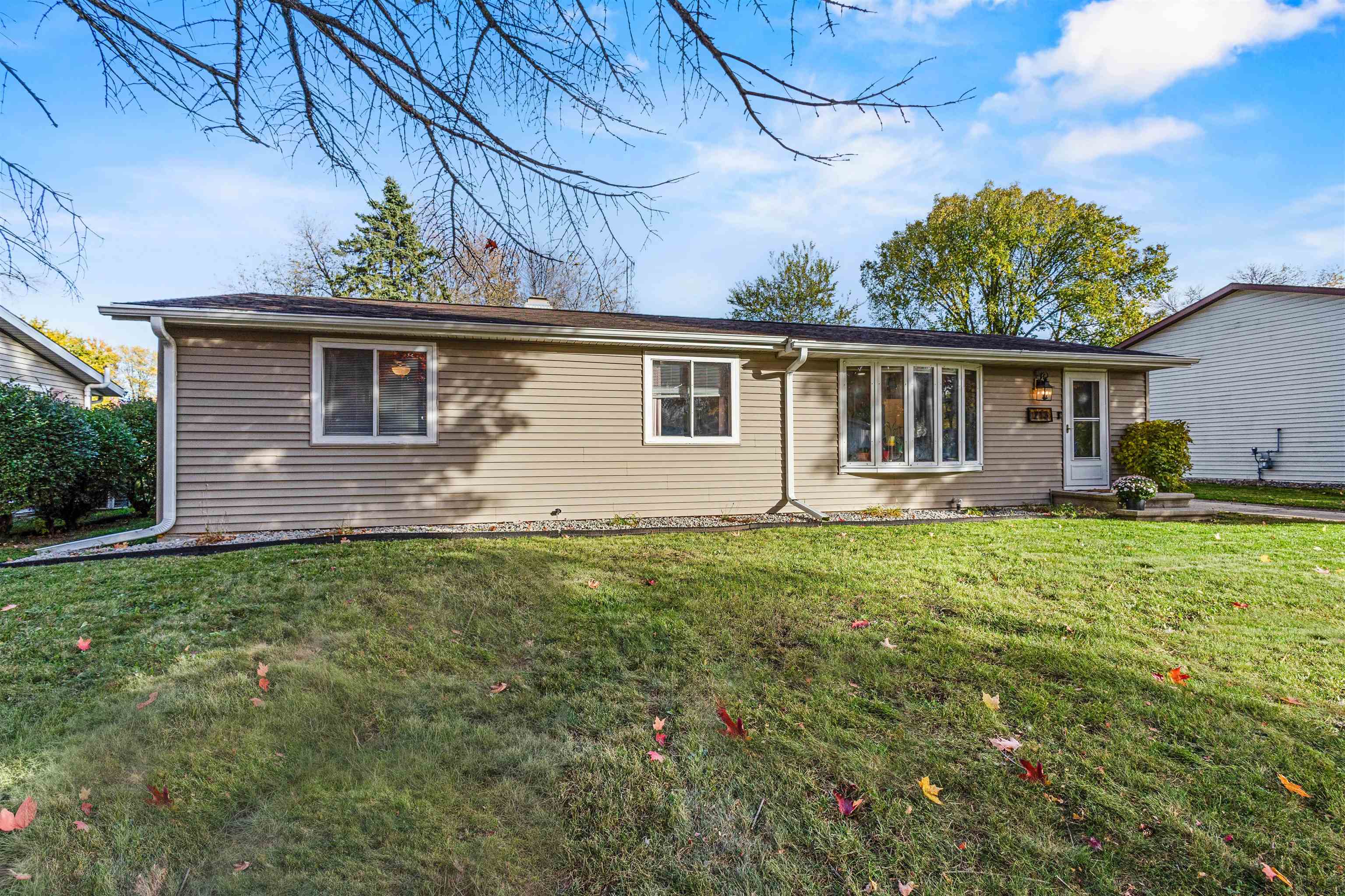 213 FAIRWAY Street