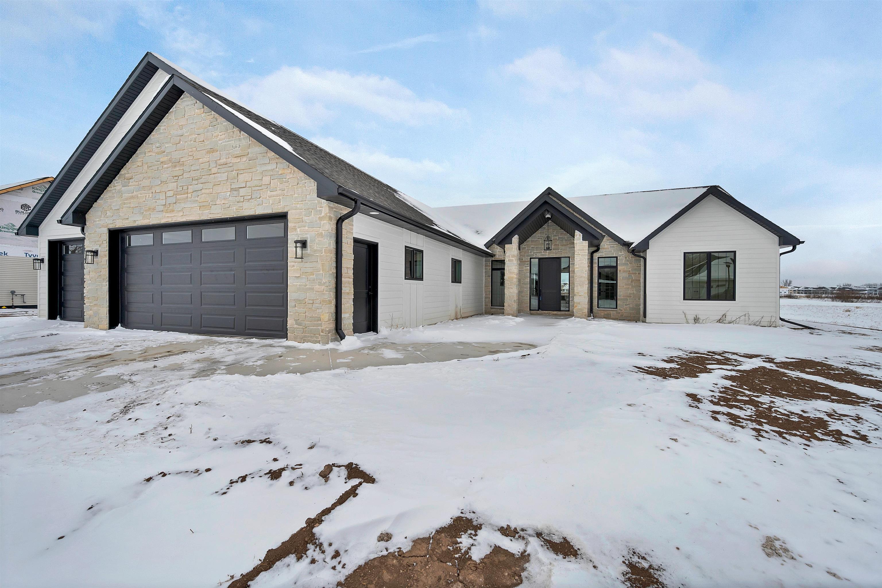 110 BECKERAE Court