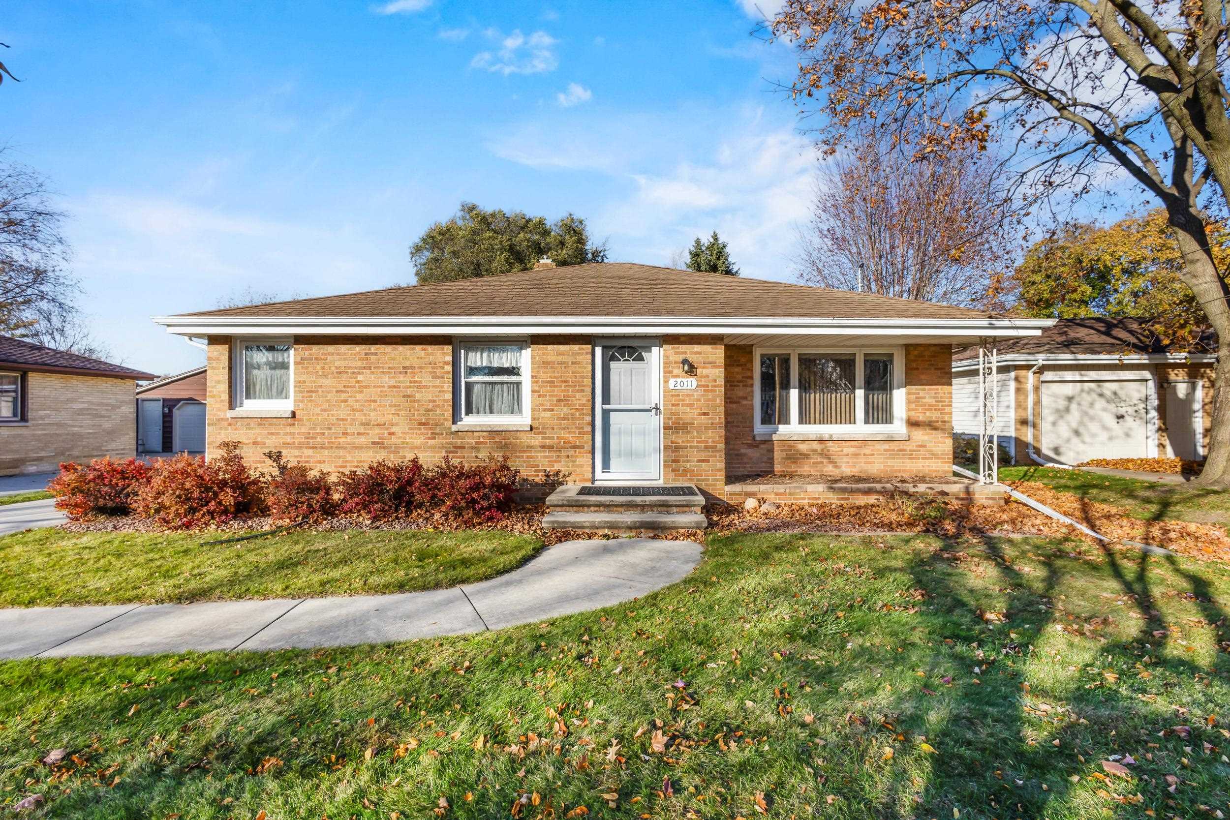 2011 HILLVIEW Drive
