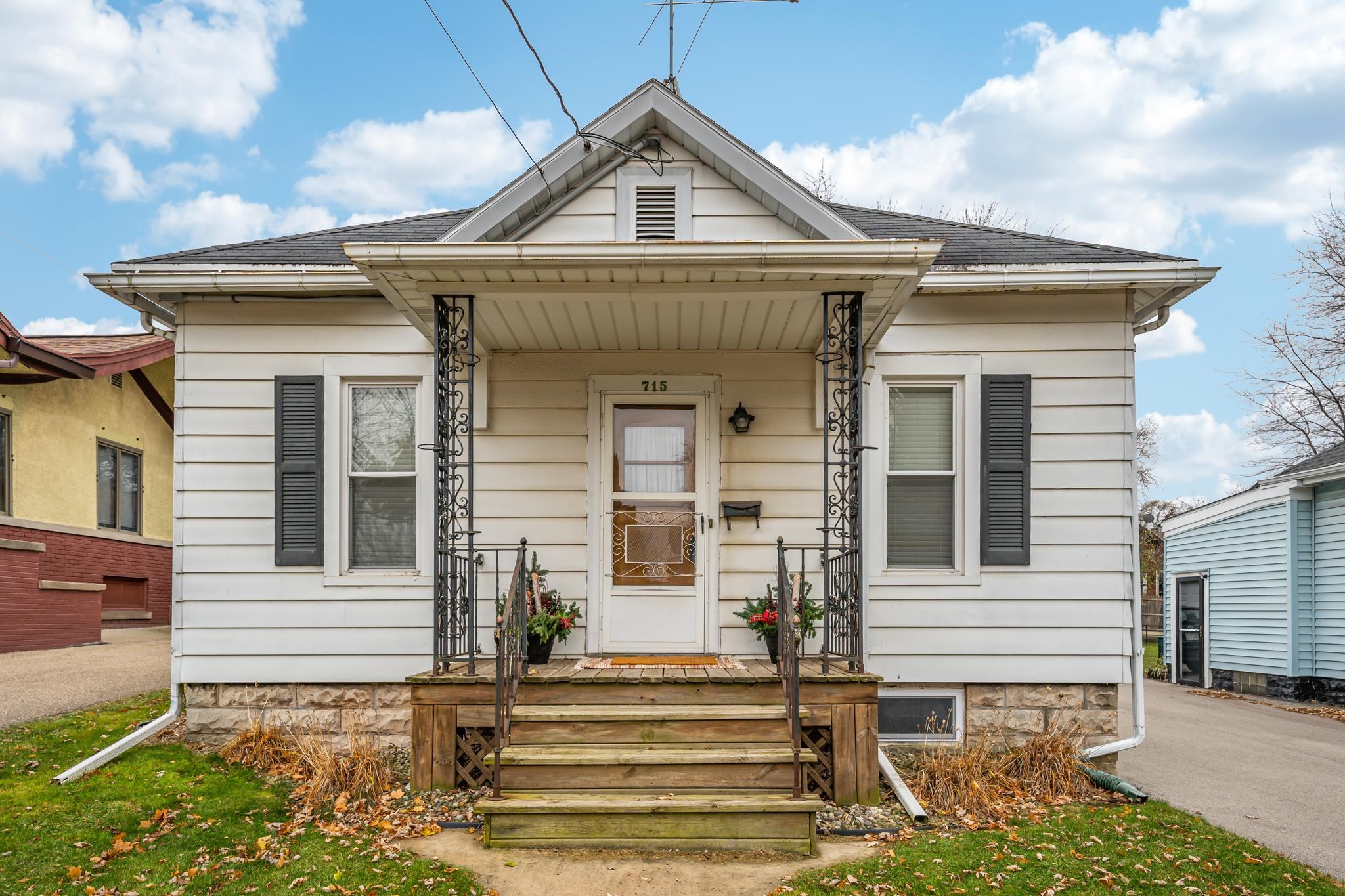 715 W 4TH Street