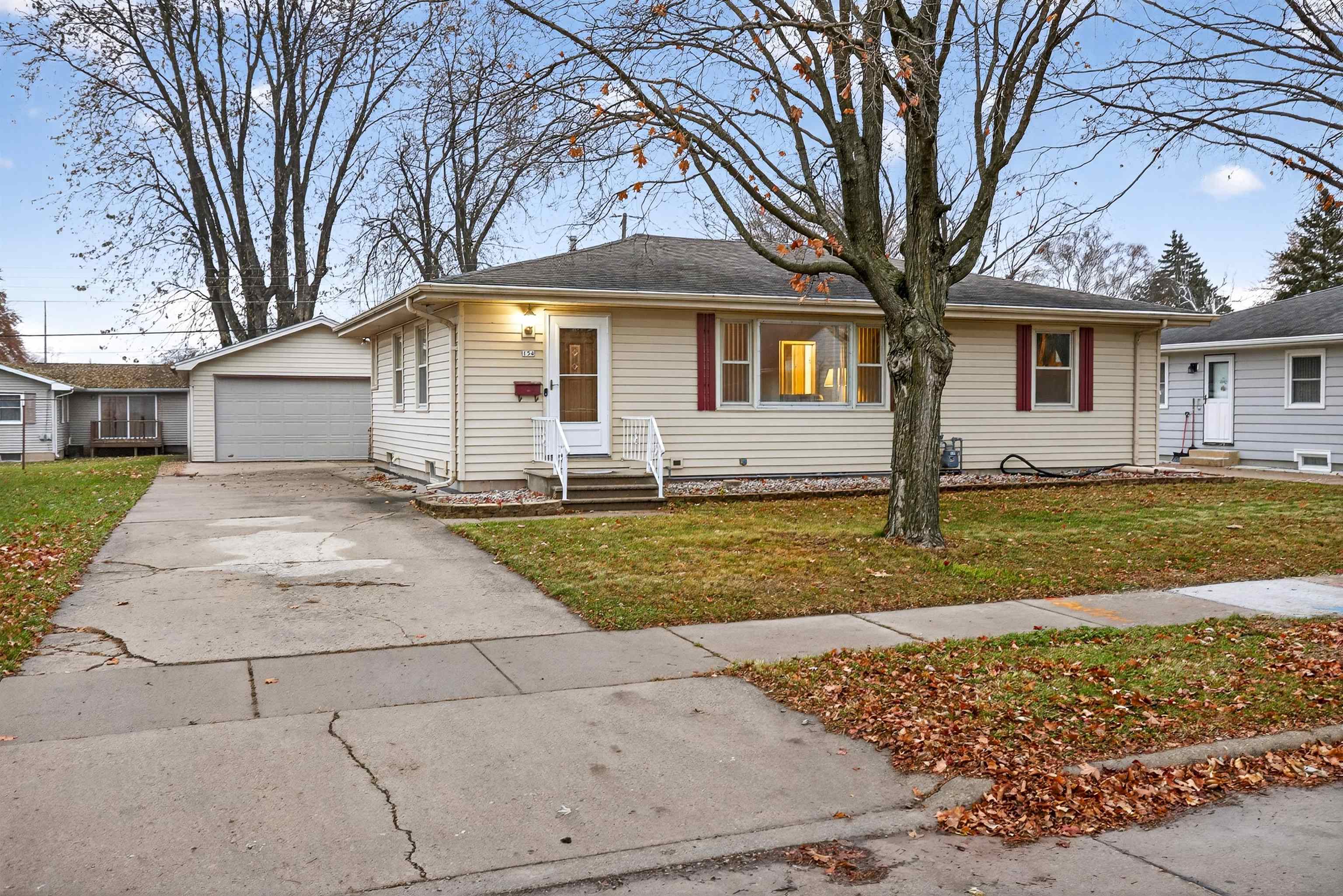 154 N LARK Street