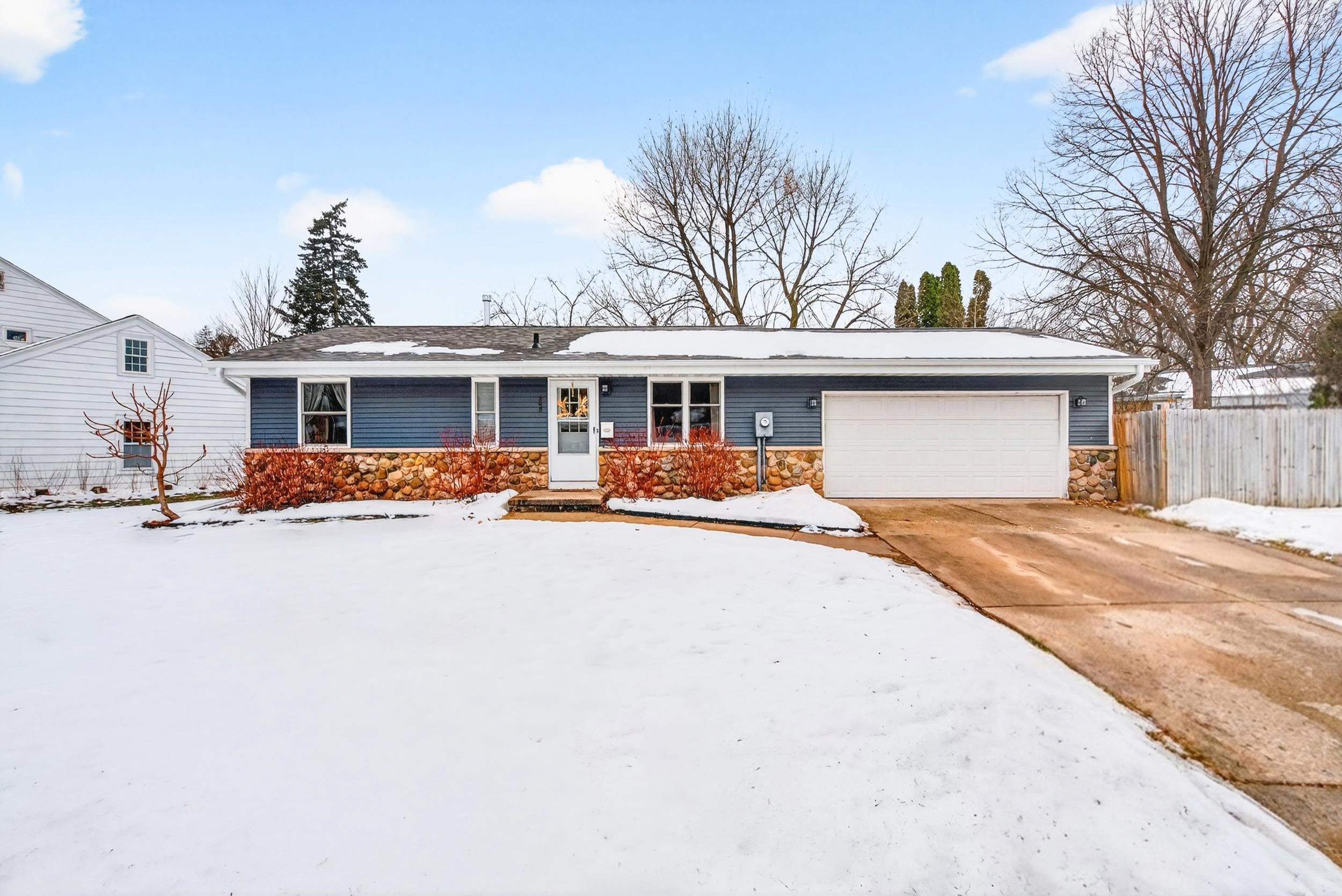 345 RIVER Drive