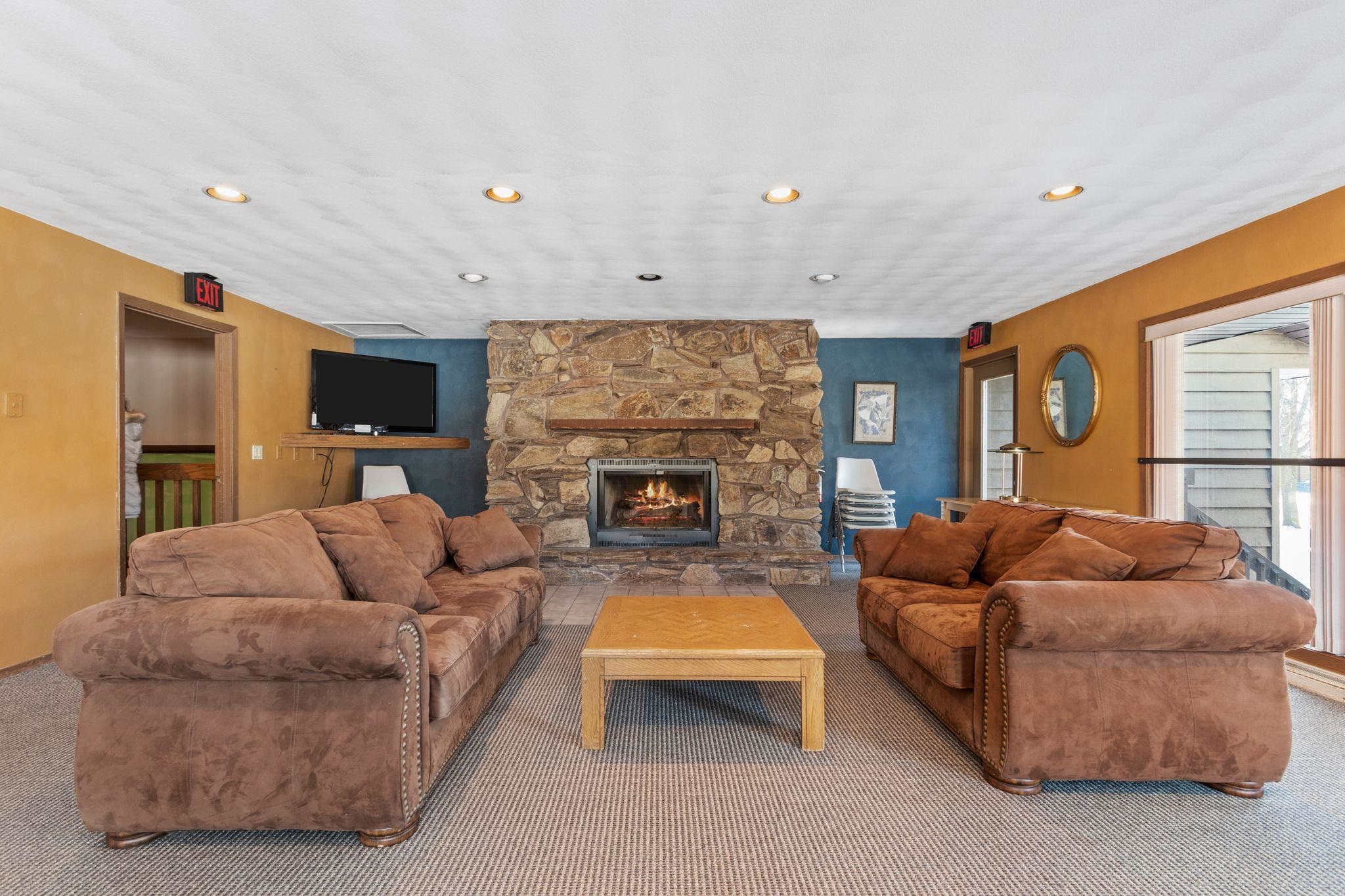 921 BABCOCK Street Unit: 11