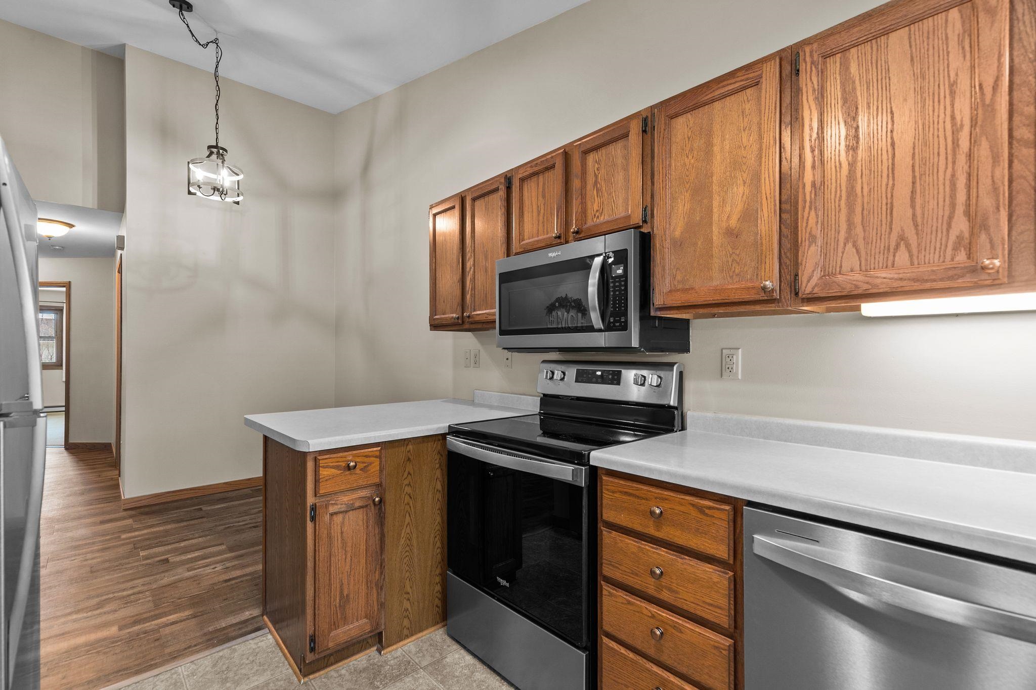 921 BABCOCK Street Unit: 11