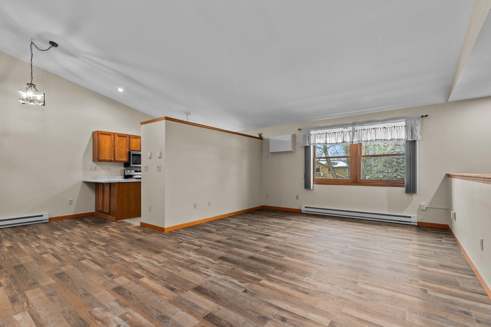 921 BABCOCK Street Unit: 11