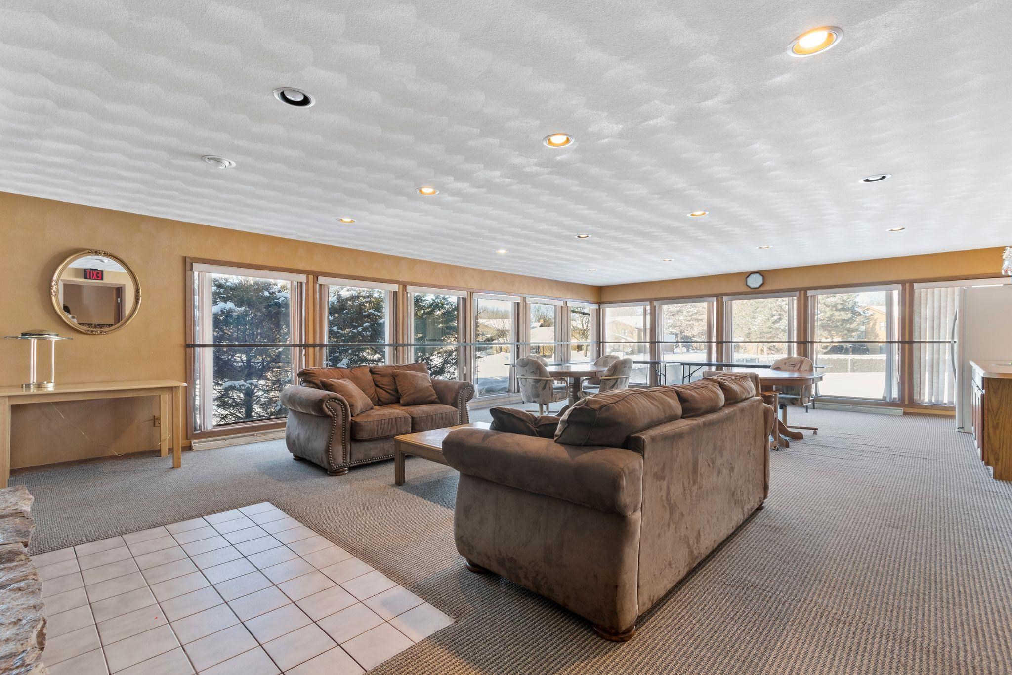 921 BABCOCK Street Unit: 11