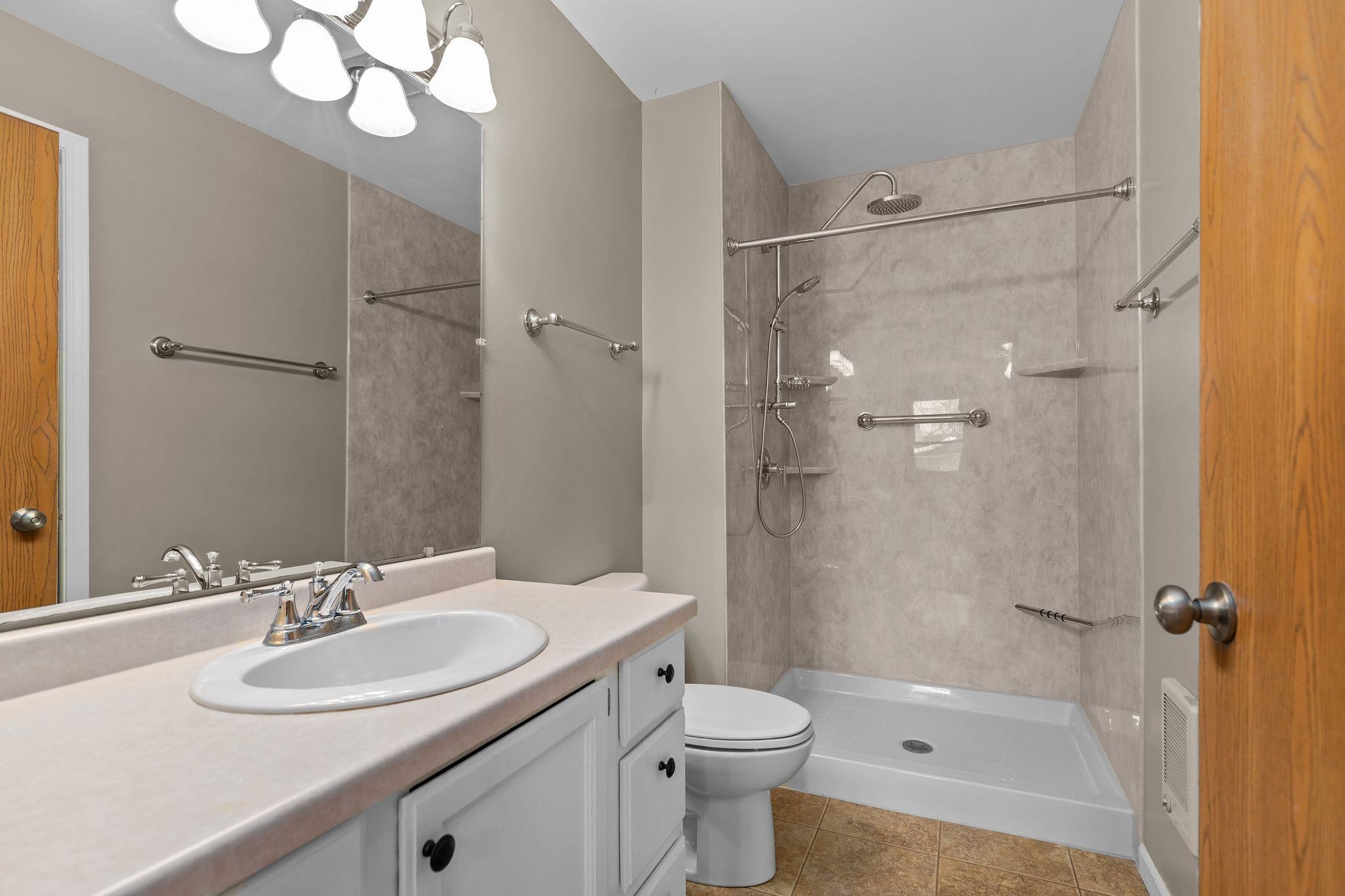 921 BABCOCK Street Unit: 11