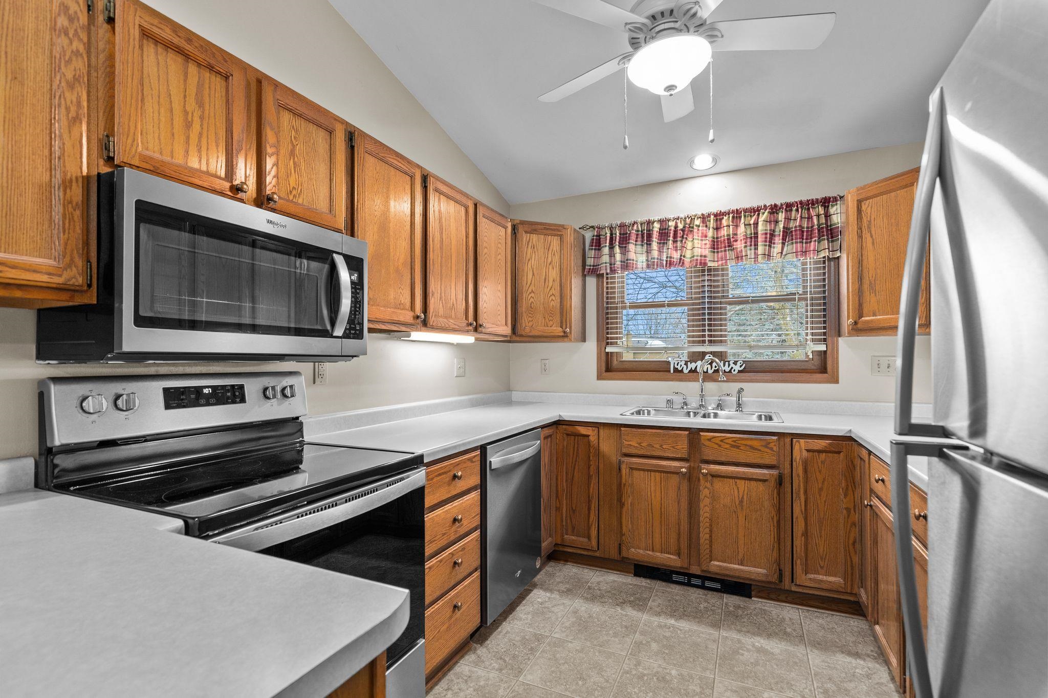 921 BABCOCK Street Unit: 11