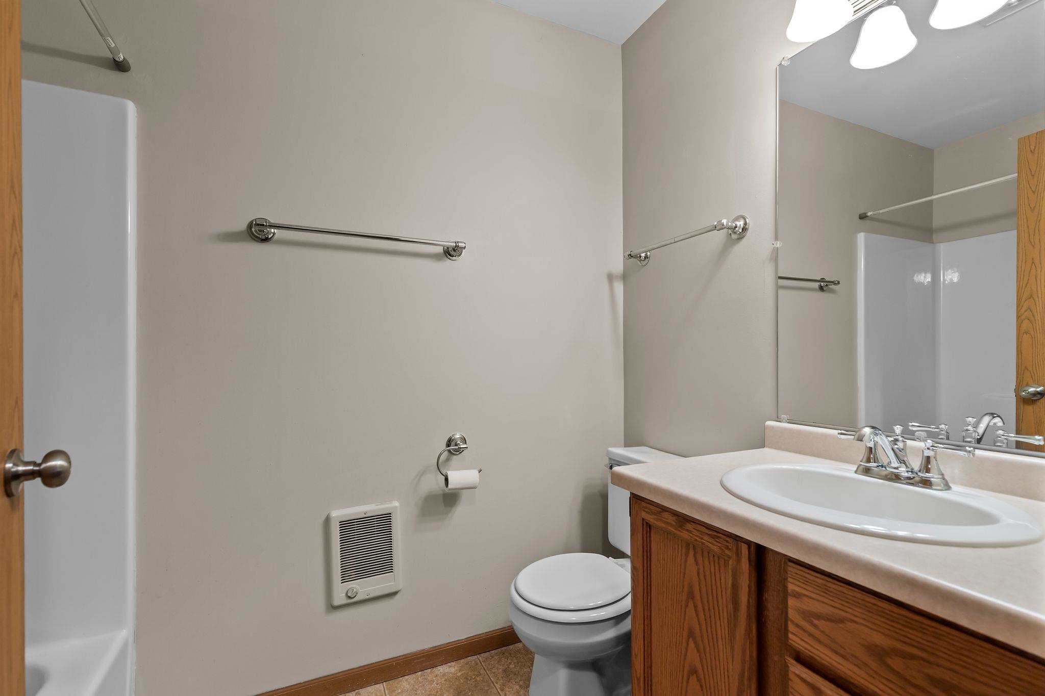 921 BABCOCK Street Unit: 11