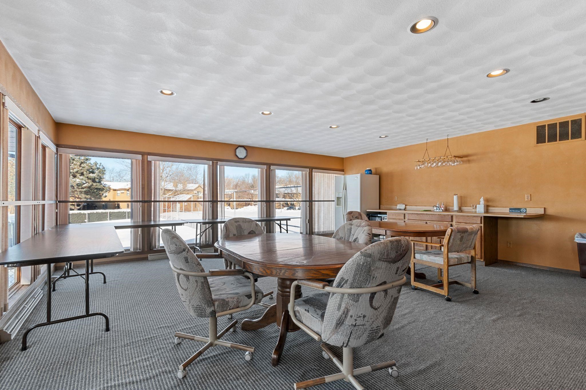 921 BABCOCK Street Unit: 11