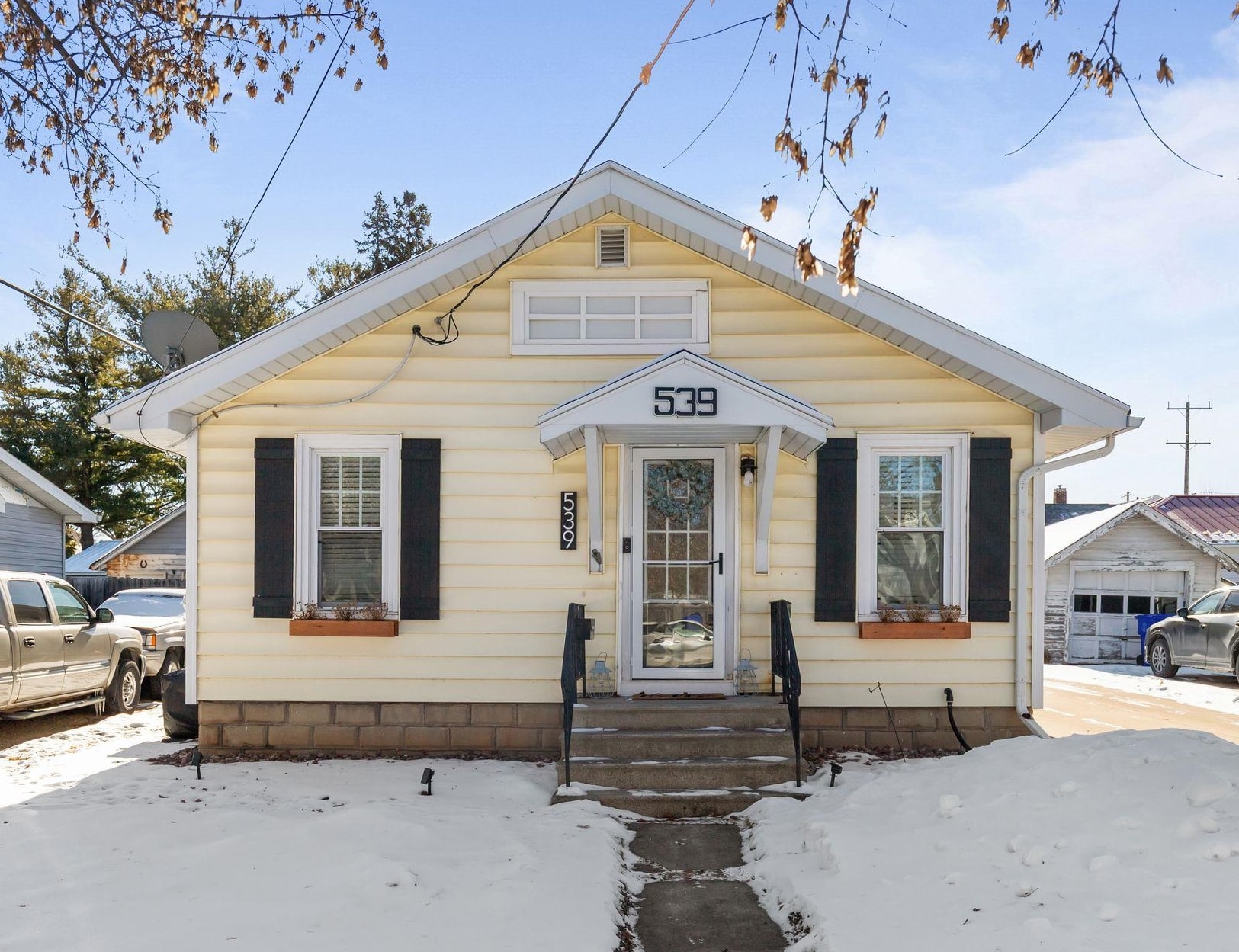 539 W BREWSTER Street