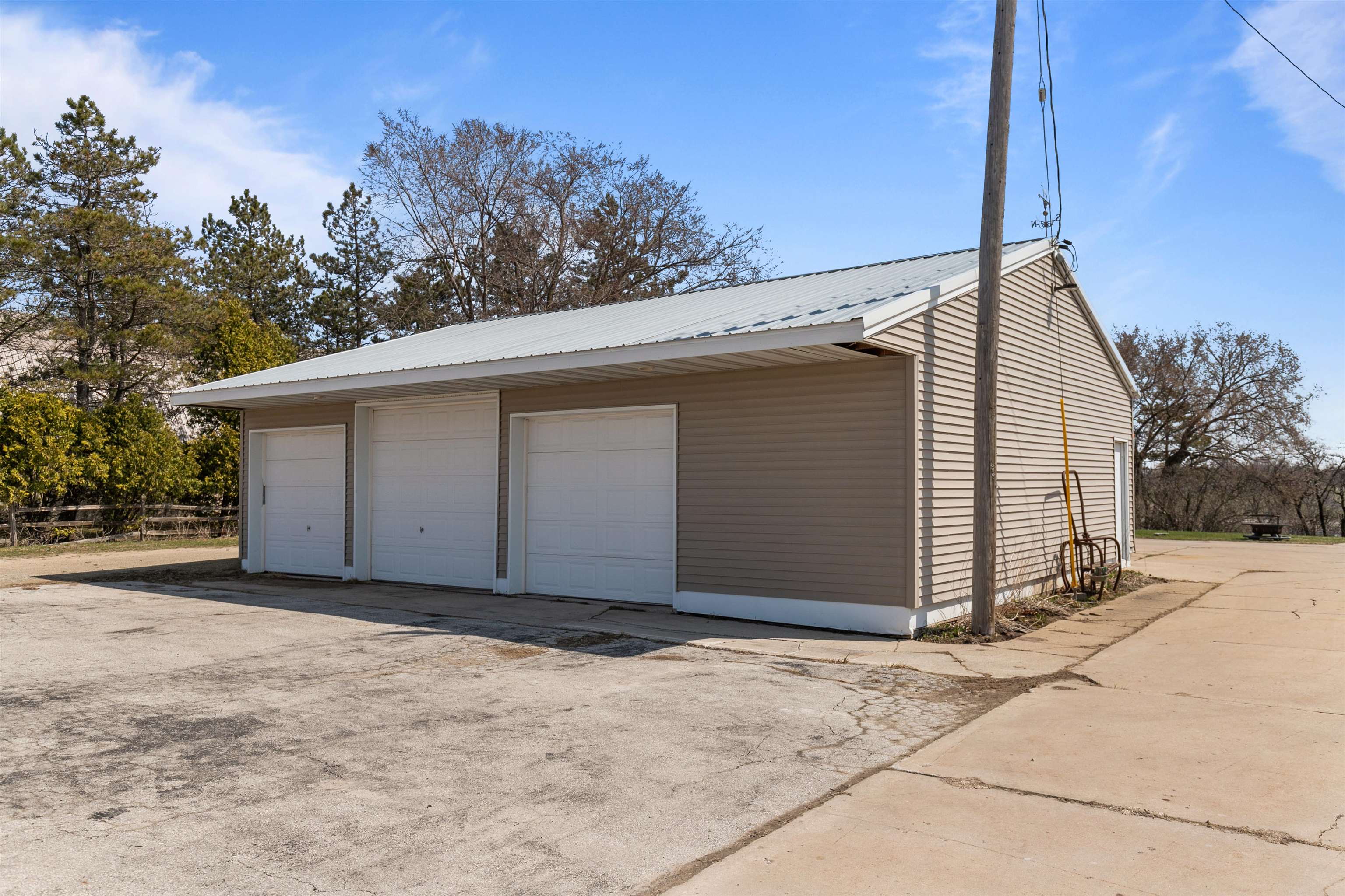 3829 LOST DAUPHIN Road