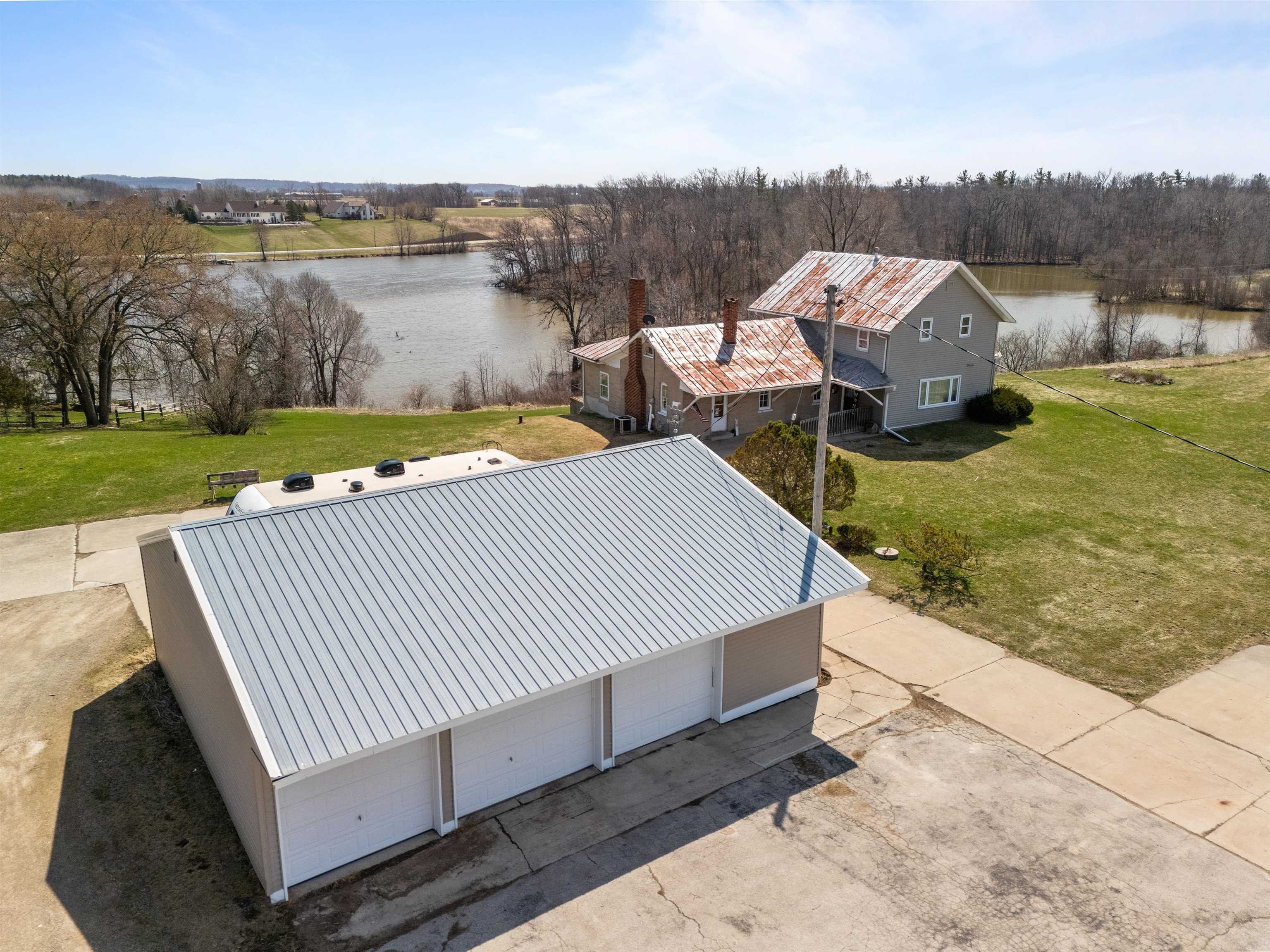 3829 LOST DAUPHIN Road