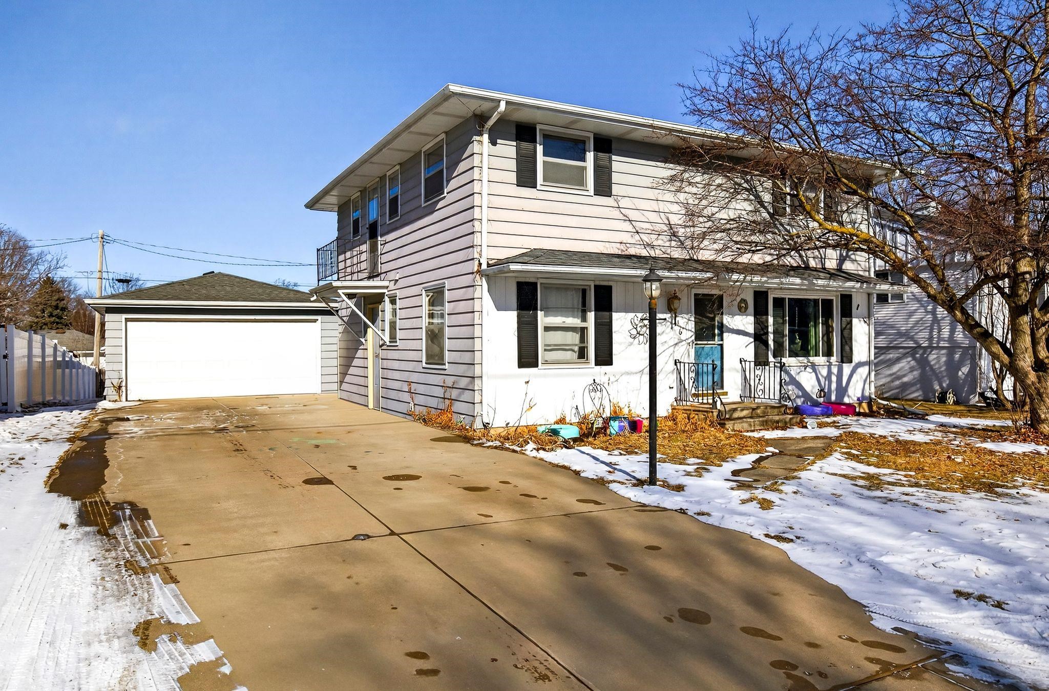 516 W 10TH Street