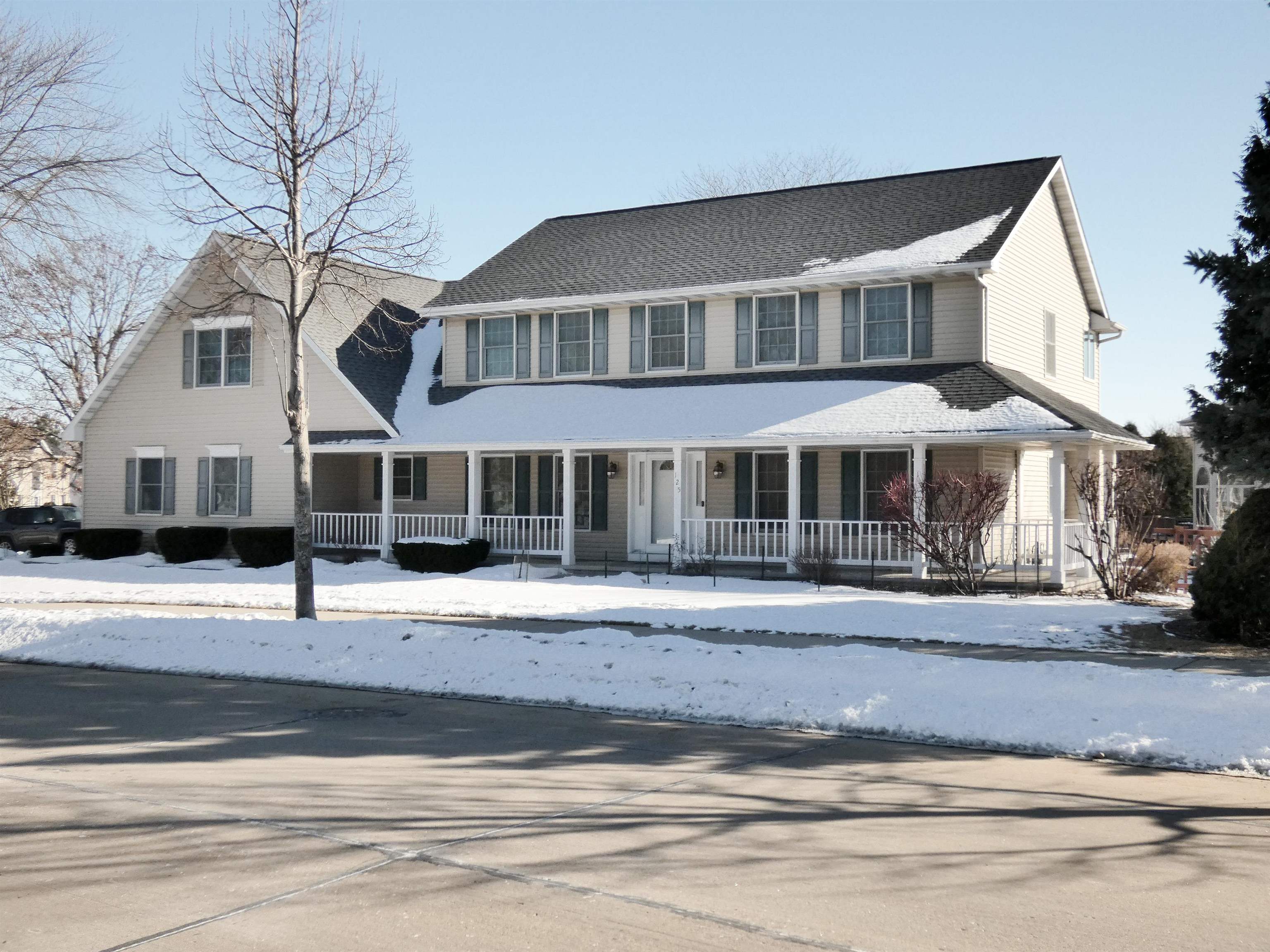 125 E WAYFARER Lane