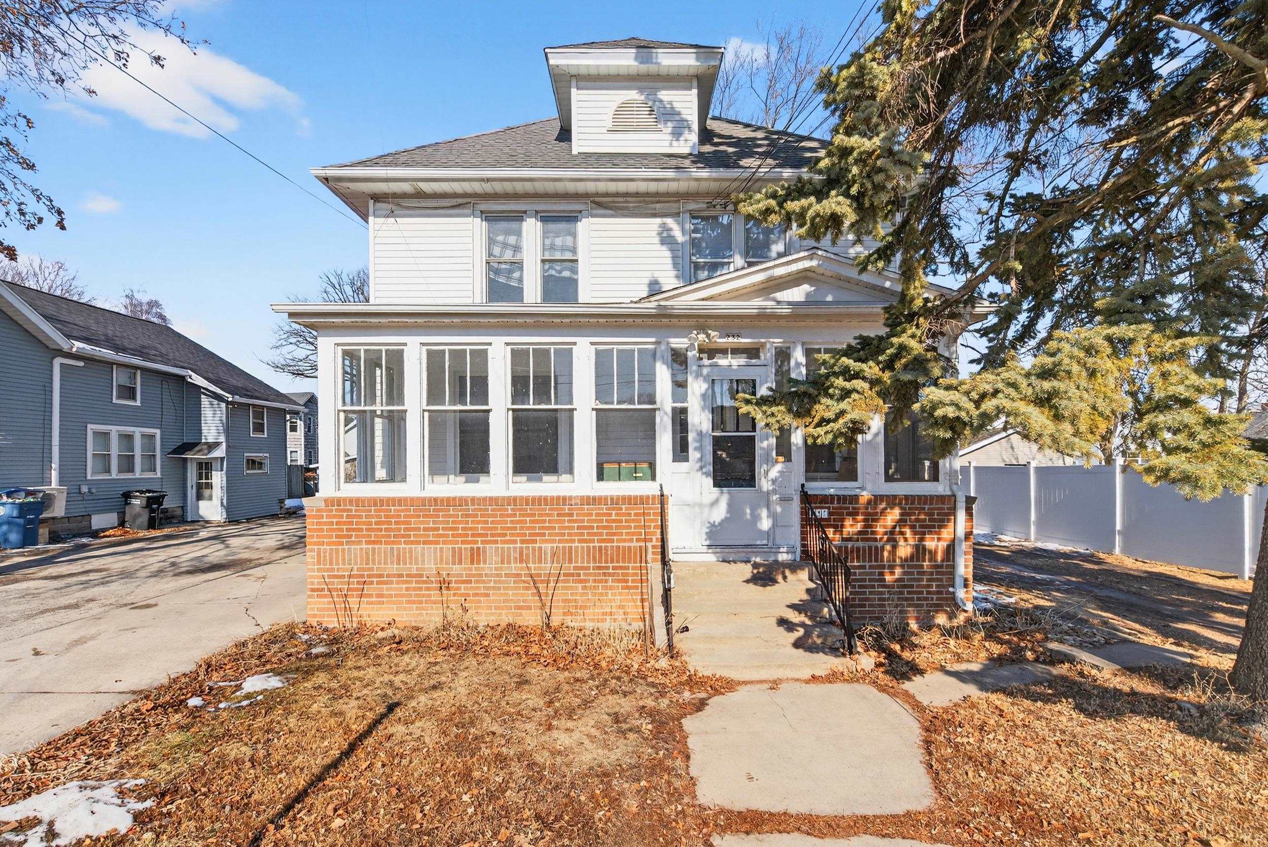 232 W 8TH Avenue