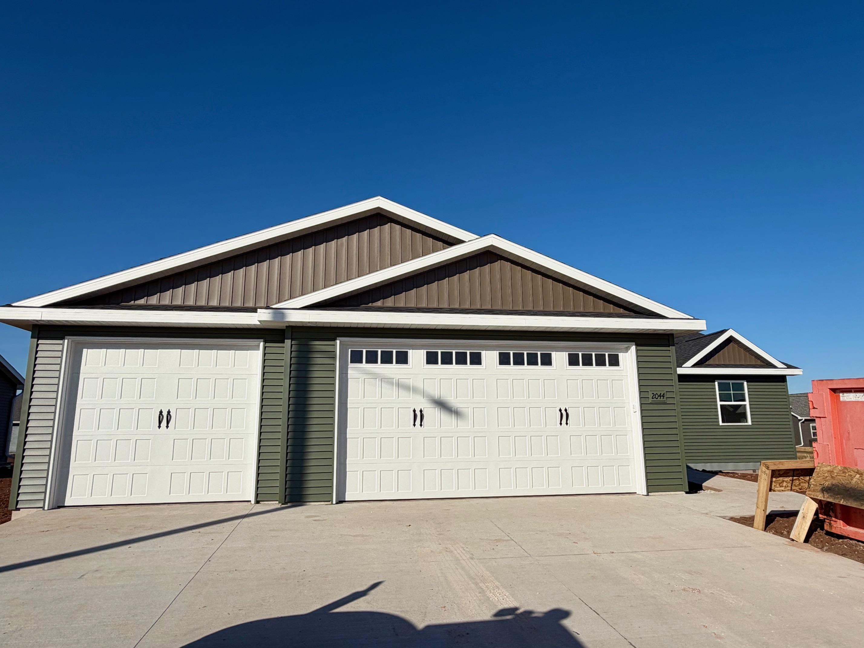 2044 RED FOX Lane