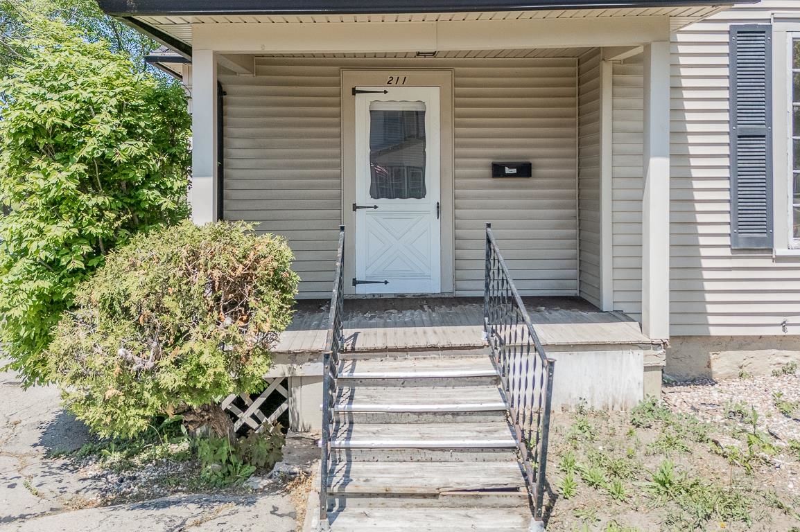 211 E WOLF RIVER Avenue