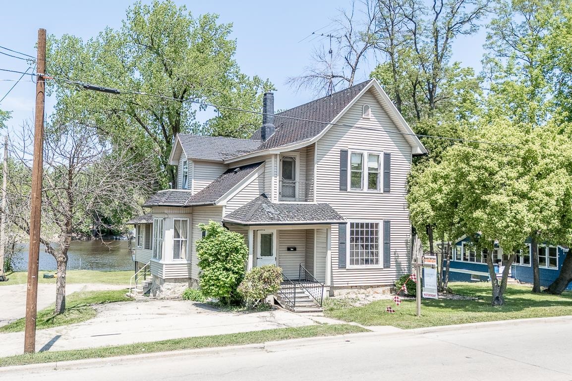 211 E WOLF RIVER Avenue