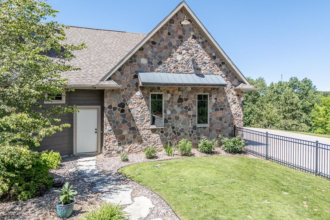 E9588 MULROY Road
