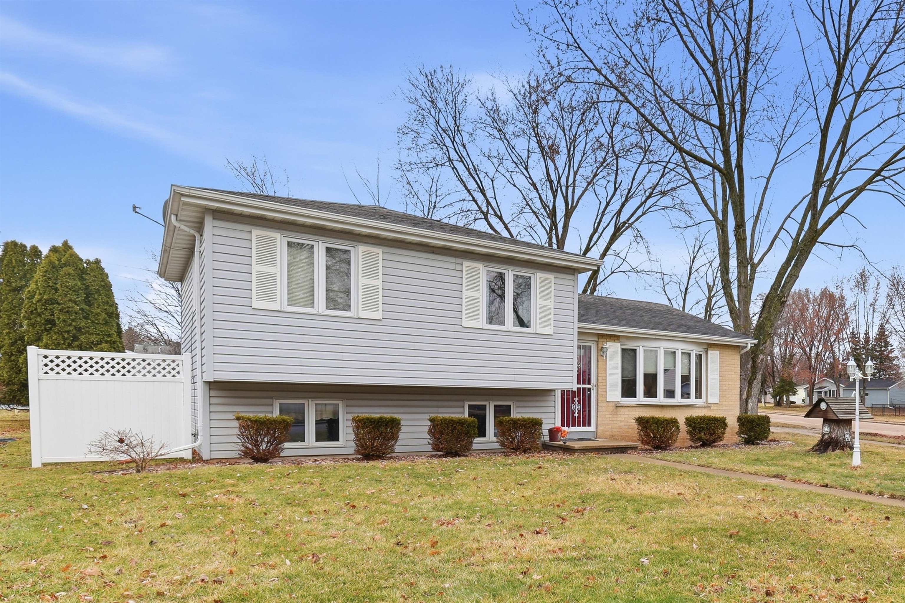 1107 HONEYSUCKLE Lane