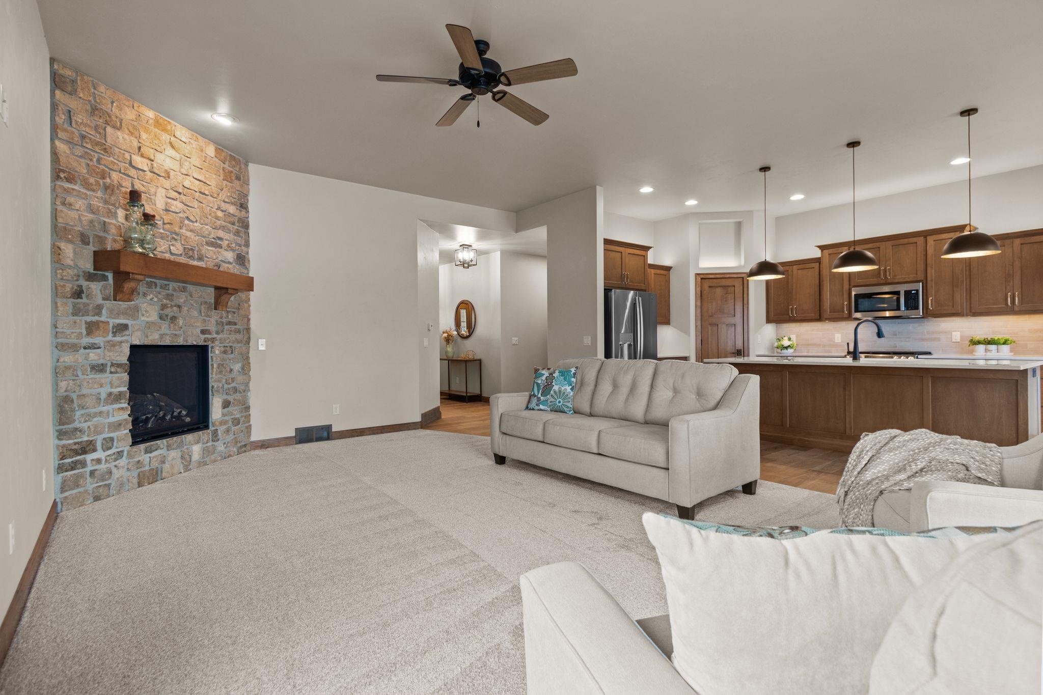 1373 PRAIRIE LAKE Circle