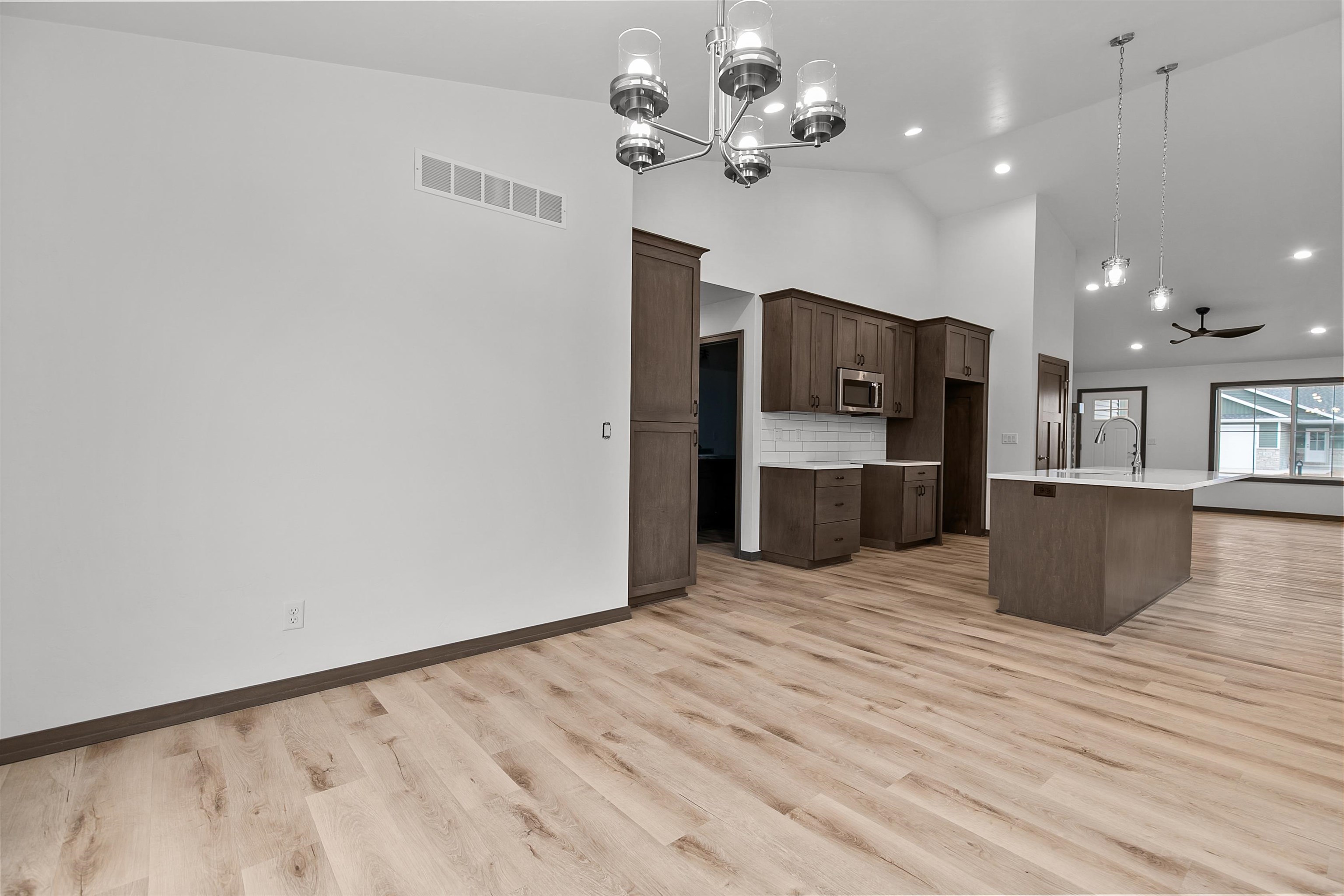 505 FOUNDERS Way