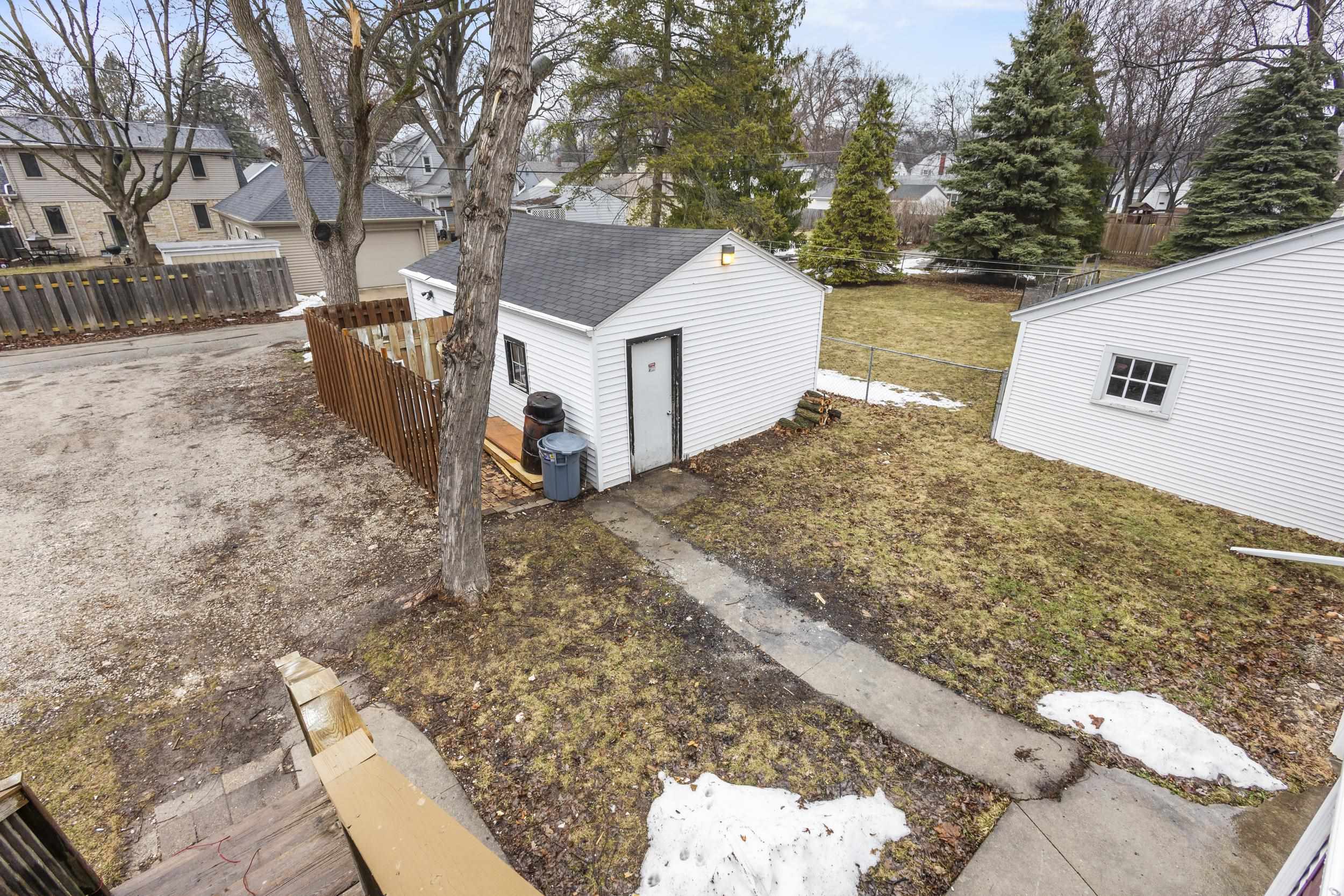 621 N HURON Street
