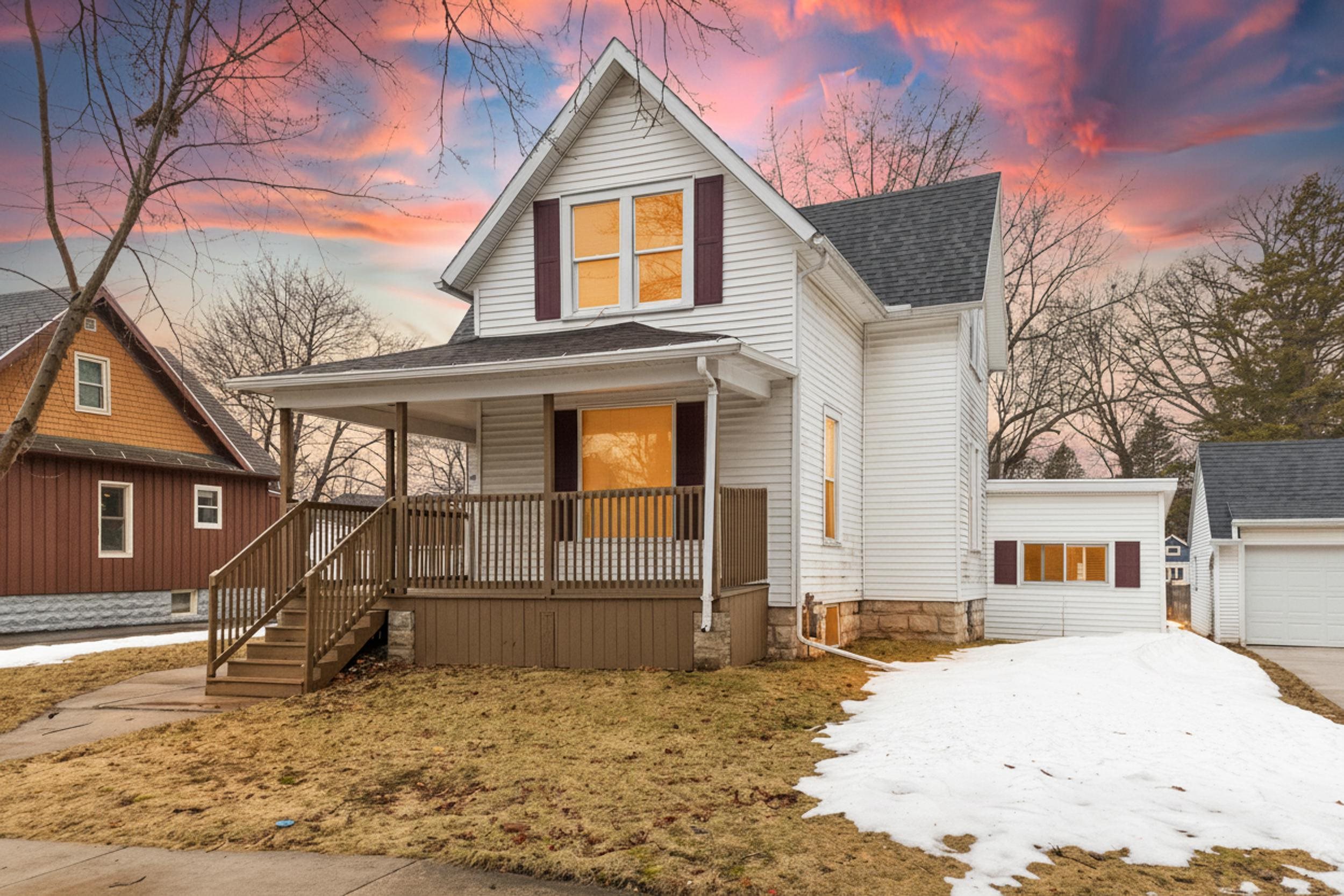 621 N HURON Street